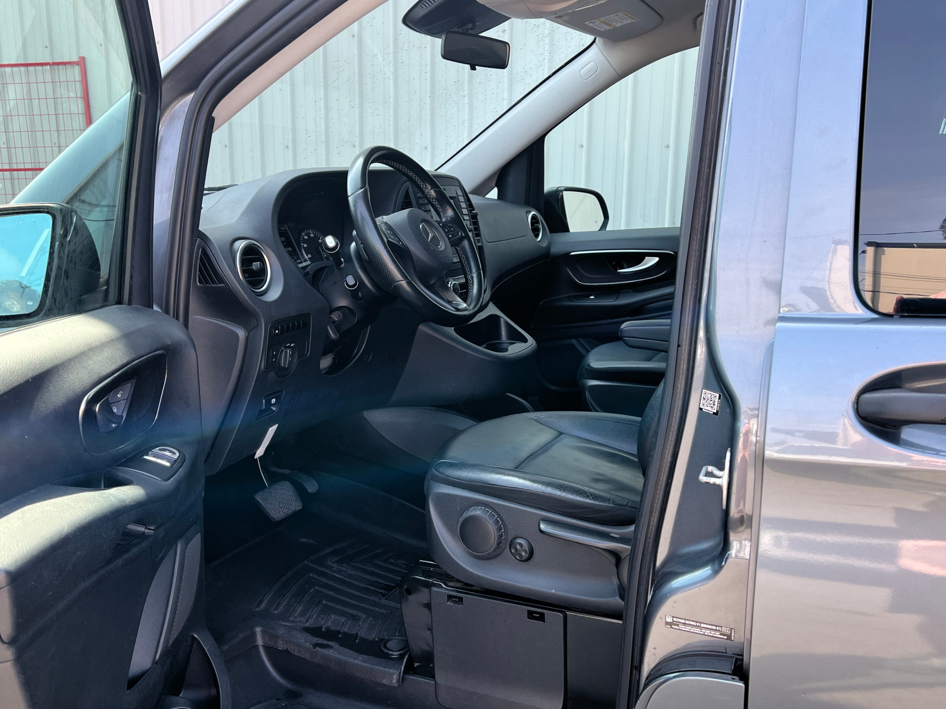 2016 Mercedes-Benz Metris Passenger RWD 126", Vancouver, Cash