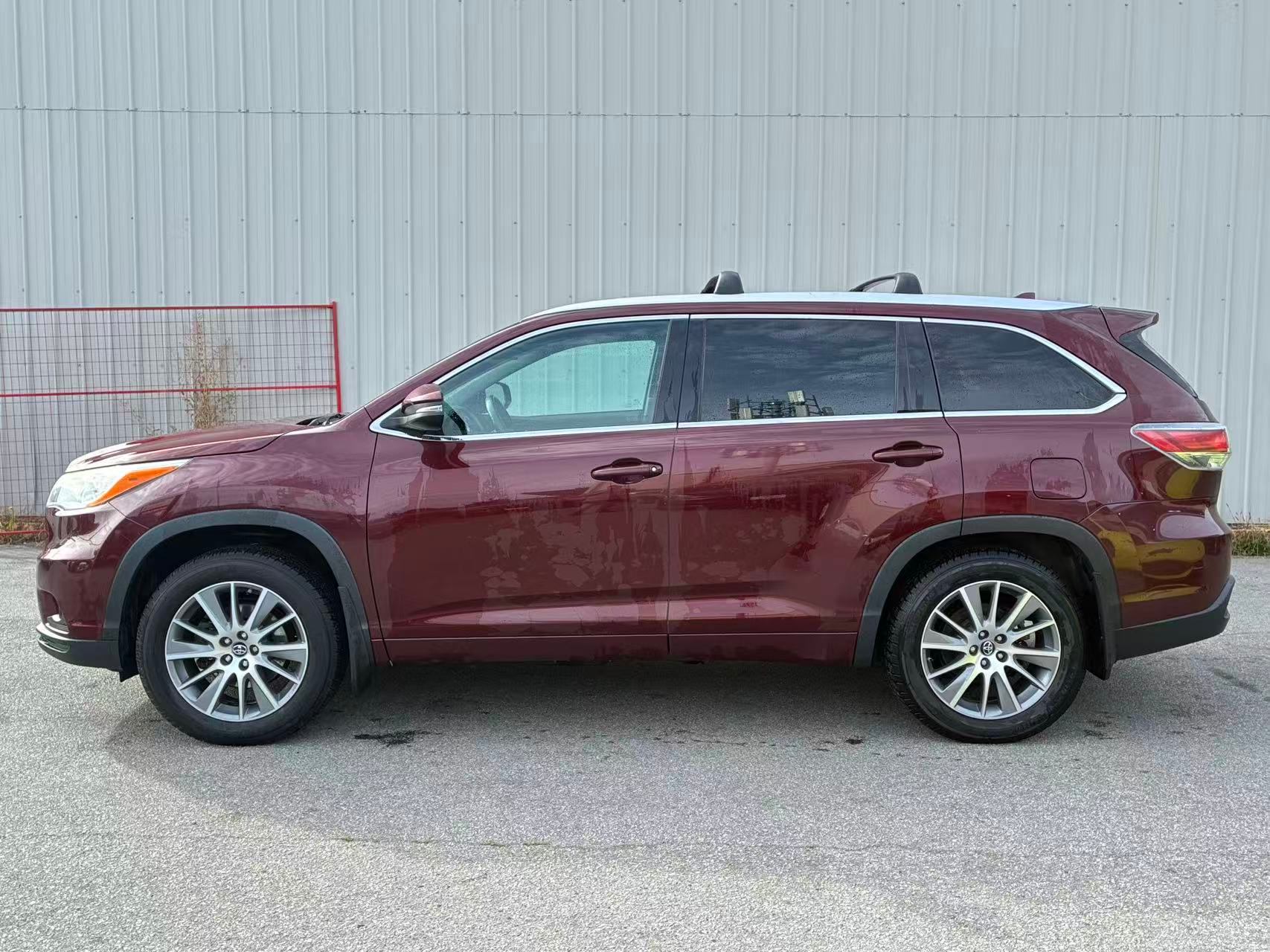 2016 Toyota Highlander AWD 4dr XLE. BC LOCAL VEHICLE. FULL SERVICED., Vancouver, Cash