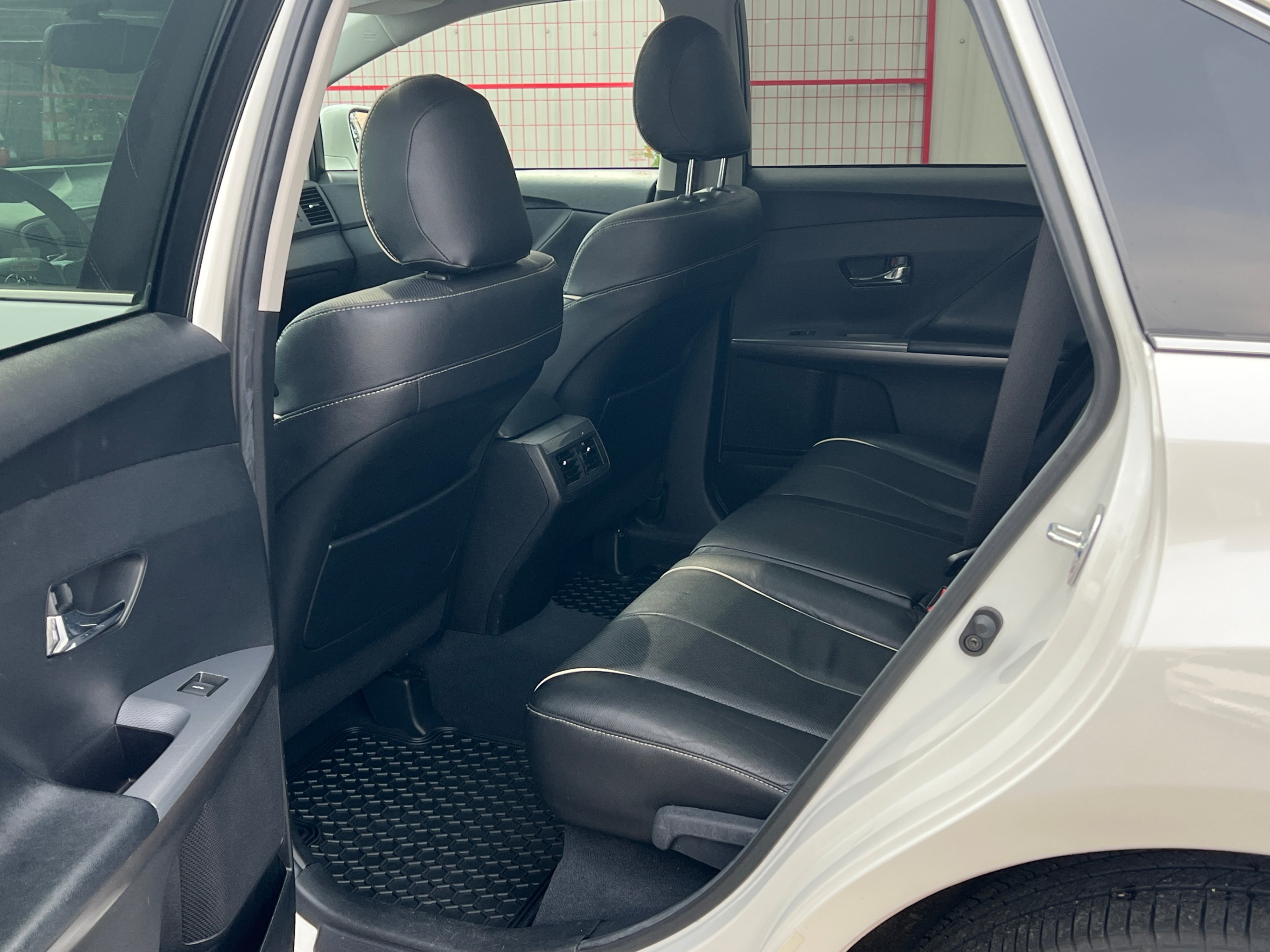 2016 Toyota Venza 4dr Wgn V6 AWD, Vancouver, Cash