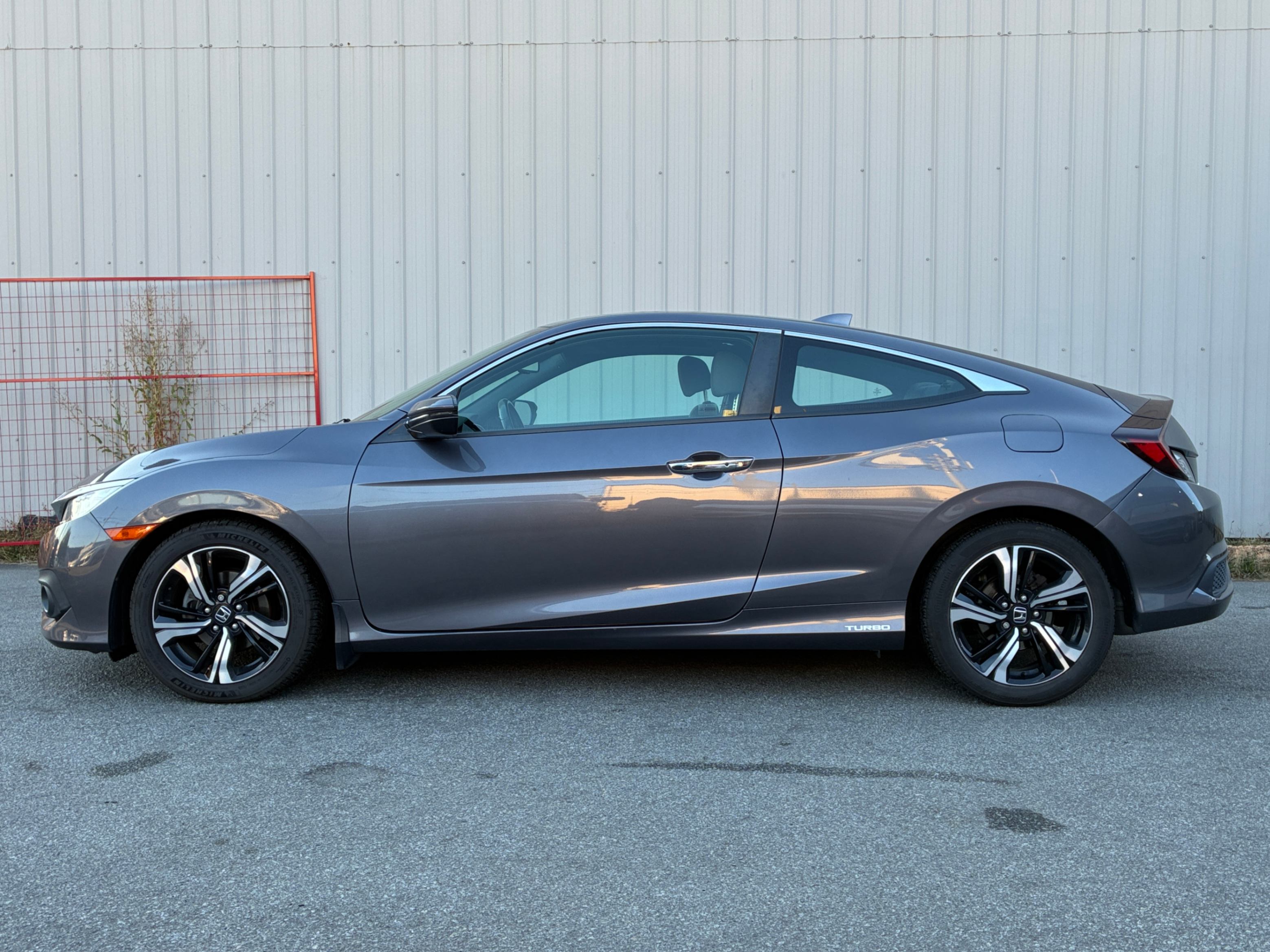 2017 Honda Civic 2dr CVT Touring. BC LOCAL VEHICLE. TOP TRIM., 温哥华, 全款车