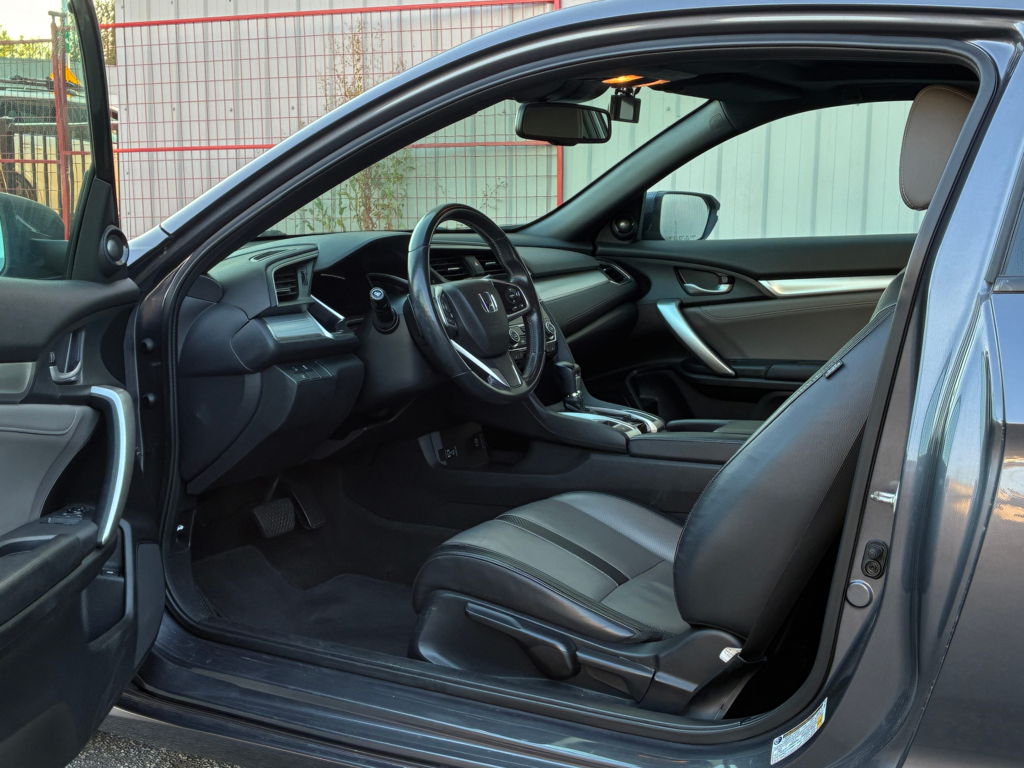 2017 Honda Civic 2dr CVT Touring. BC LOCAL VEHICLE. TOP TRIM., 温哥华, 全款车