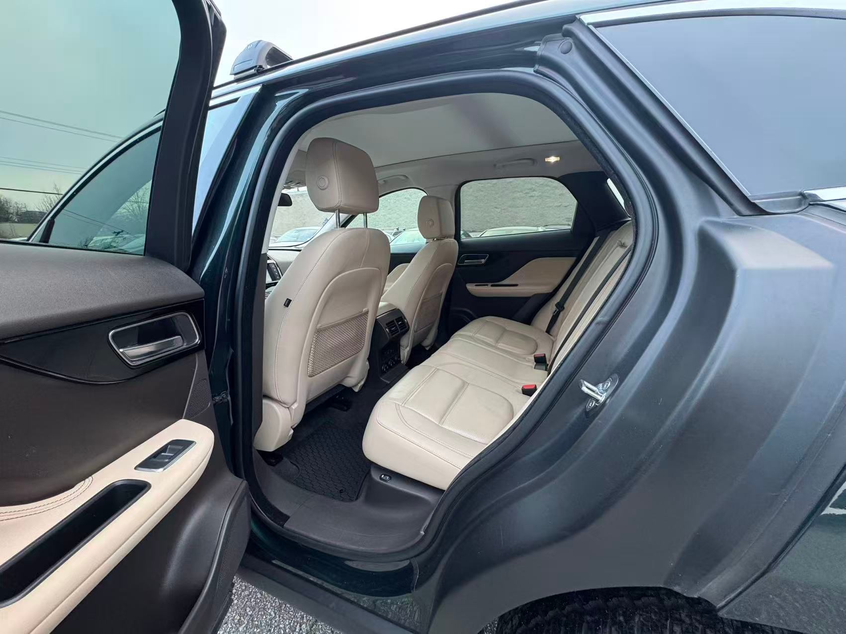 2017 Jaguar F-PACE AWD Prestige. LOCAL B..., Vancouver, Cash