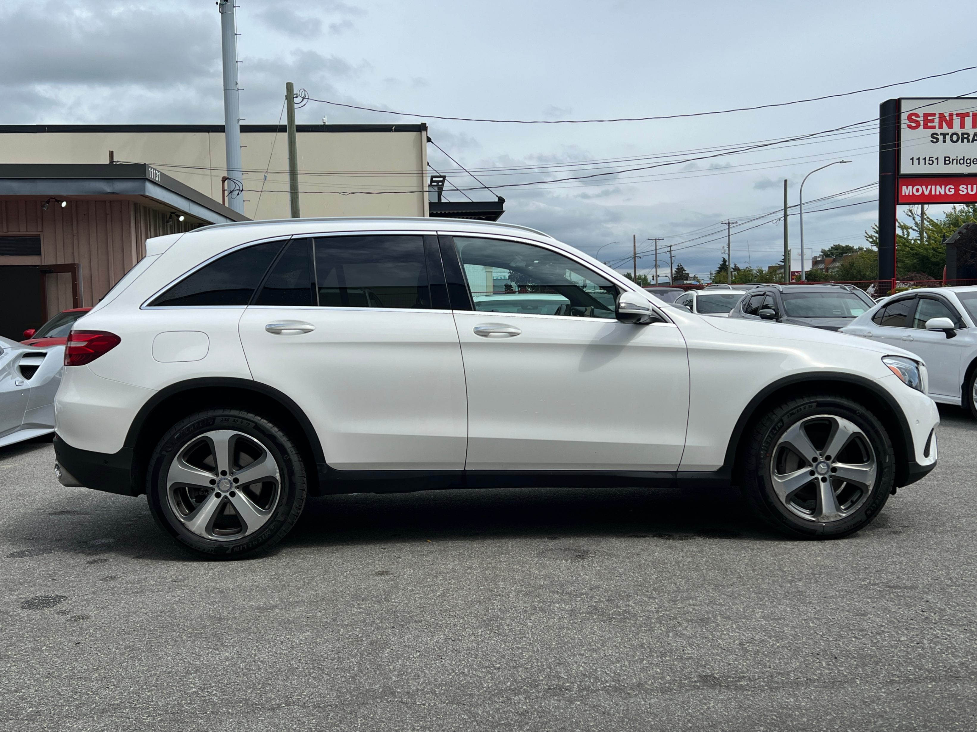 2017 Mercedes-Benz GLC-class 4MATIC 4dr GLC 300., Vancouver, Cash