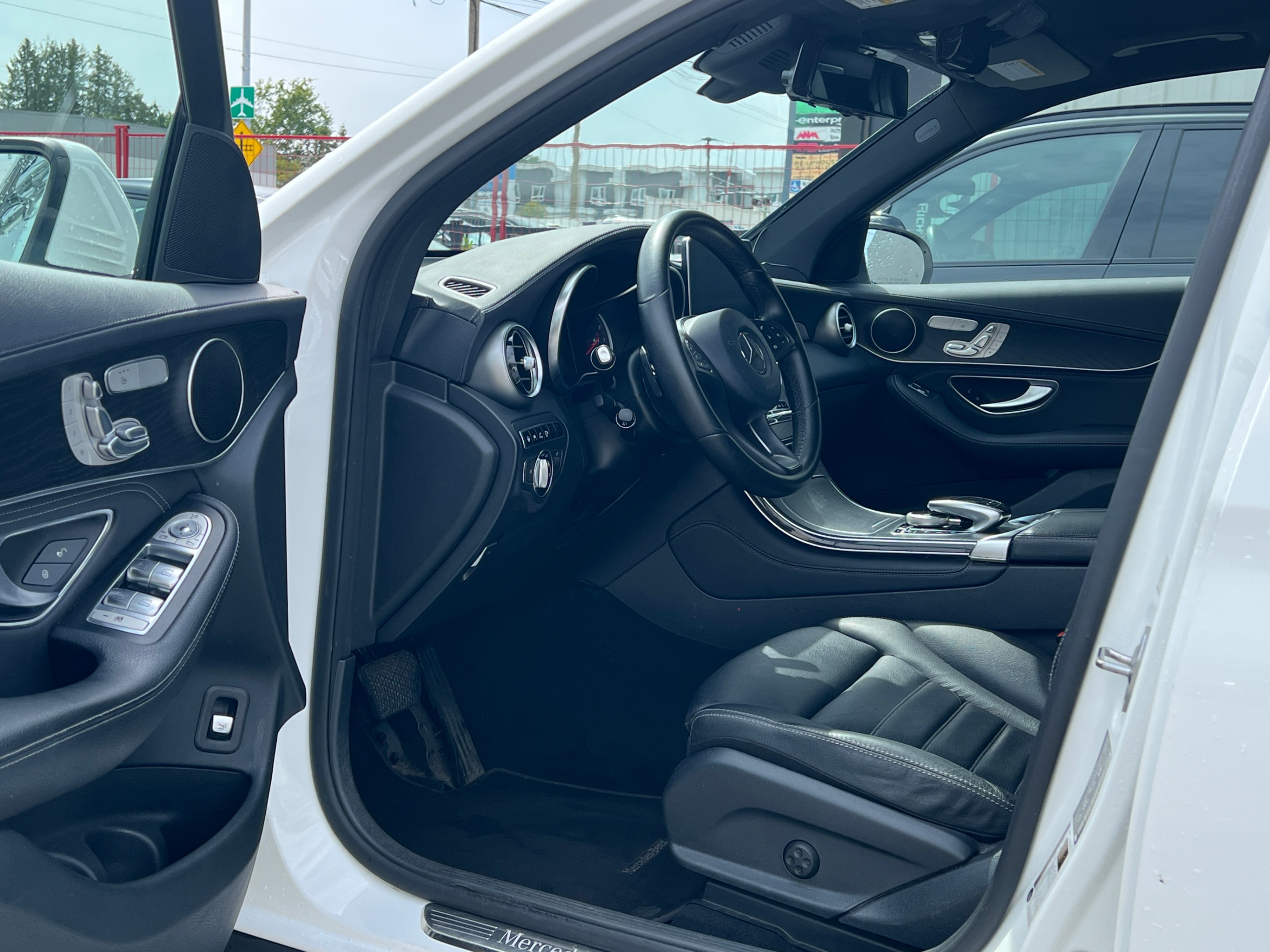 2017 Mercedes-Benz GLC-class 4MATIC 4dr GLC 300., Vancouver, Cash