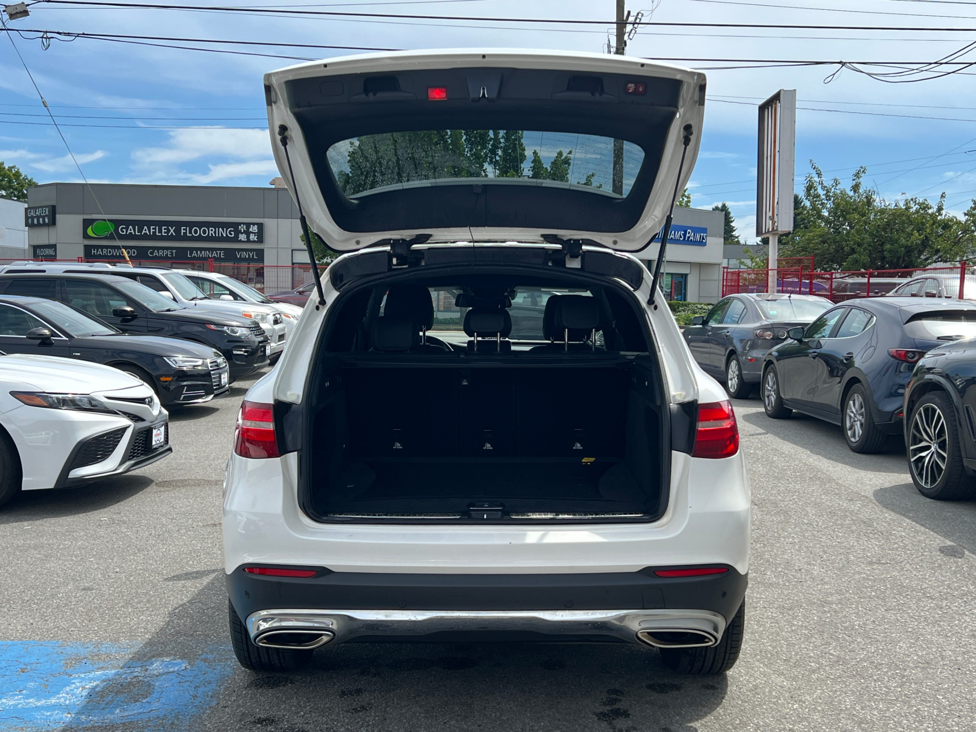 2017 Mercedes-Benz GLC-class 4MATIC 4dr GLC 300., Vancouver, Cash