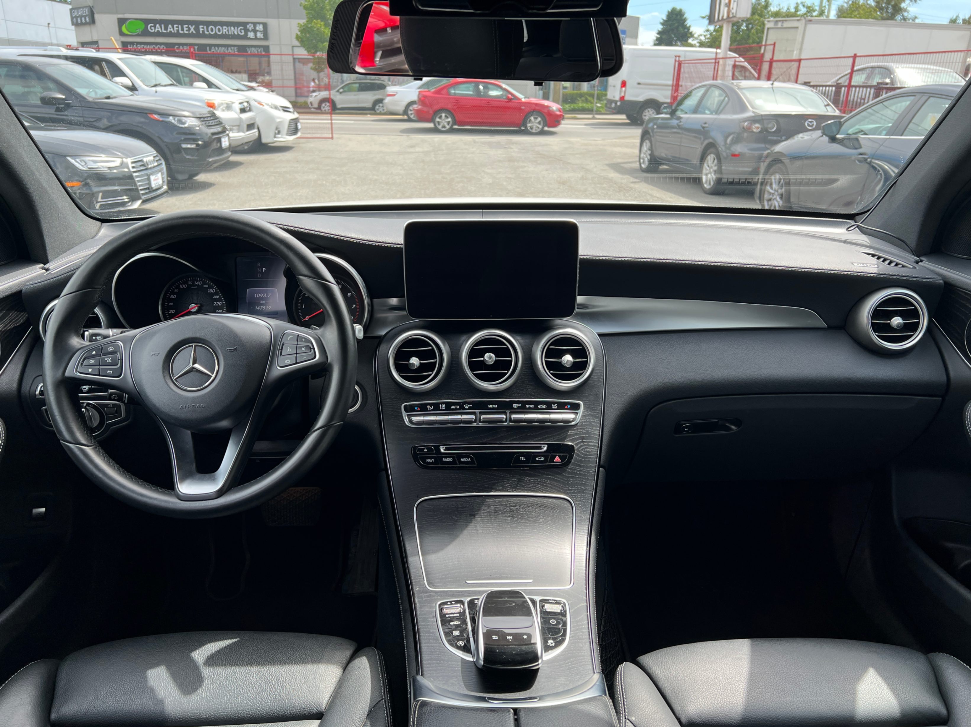 2017 Mercedes-Benz GLC-class 4MATIC 4dr GLC 300., Vancouver, Cash