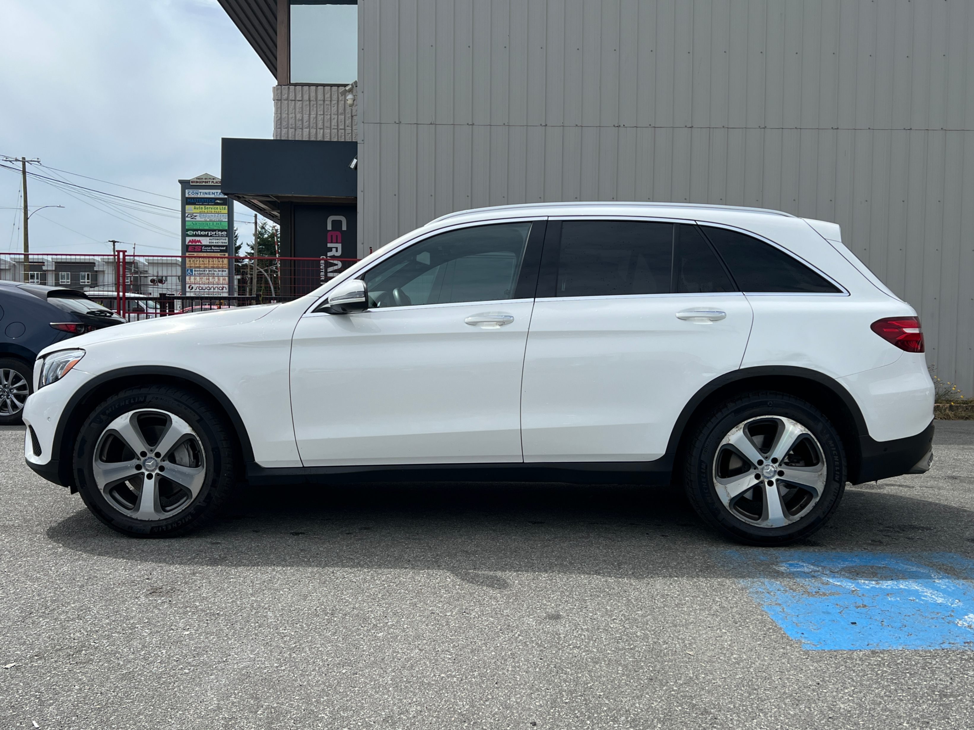 2017 Mercedes-Benz GLC-class 4MATIC 4dr GLC 300., Vancouver, Cash