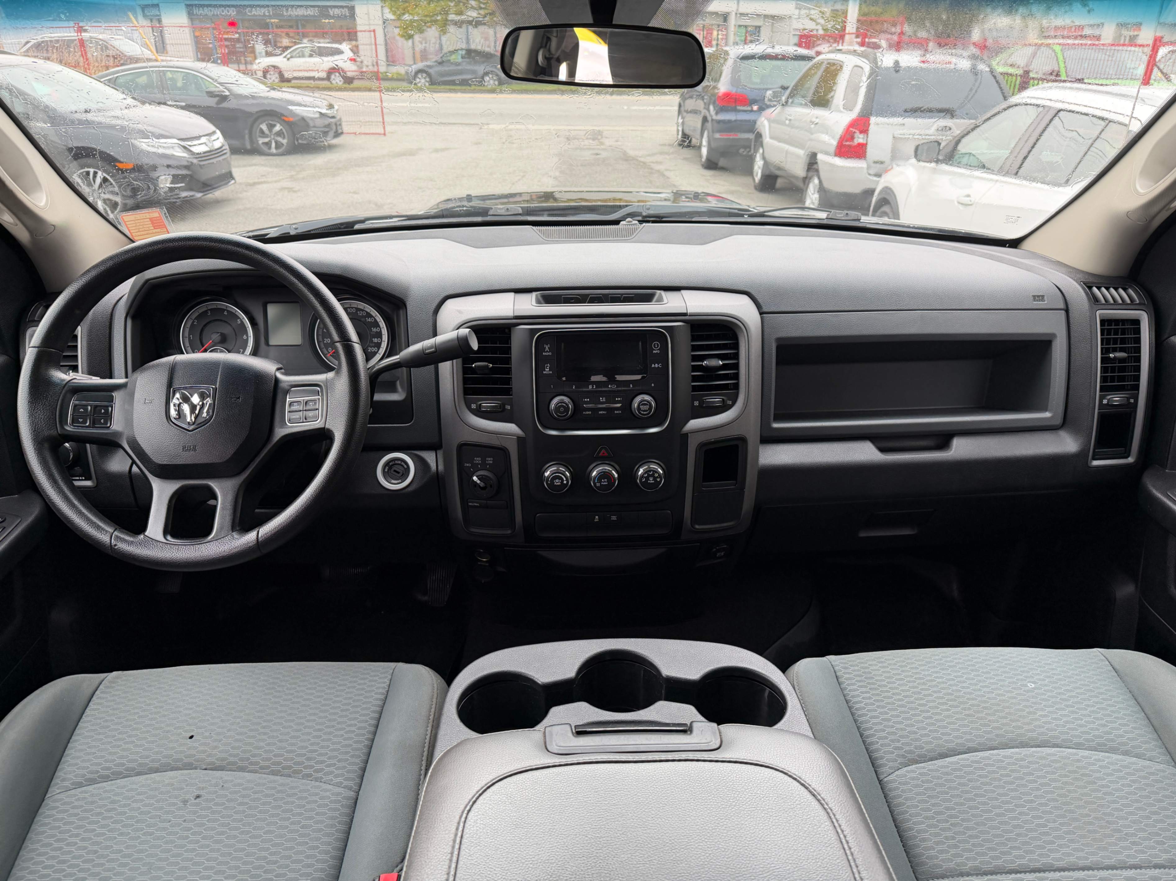 2017 Ram 1500 4WD Quad Cab 140.5" ST. NO ACCIDENTS. BC LOCAL VEHICLE., 温哥华, 全款车