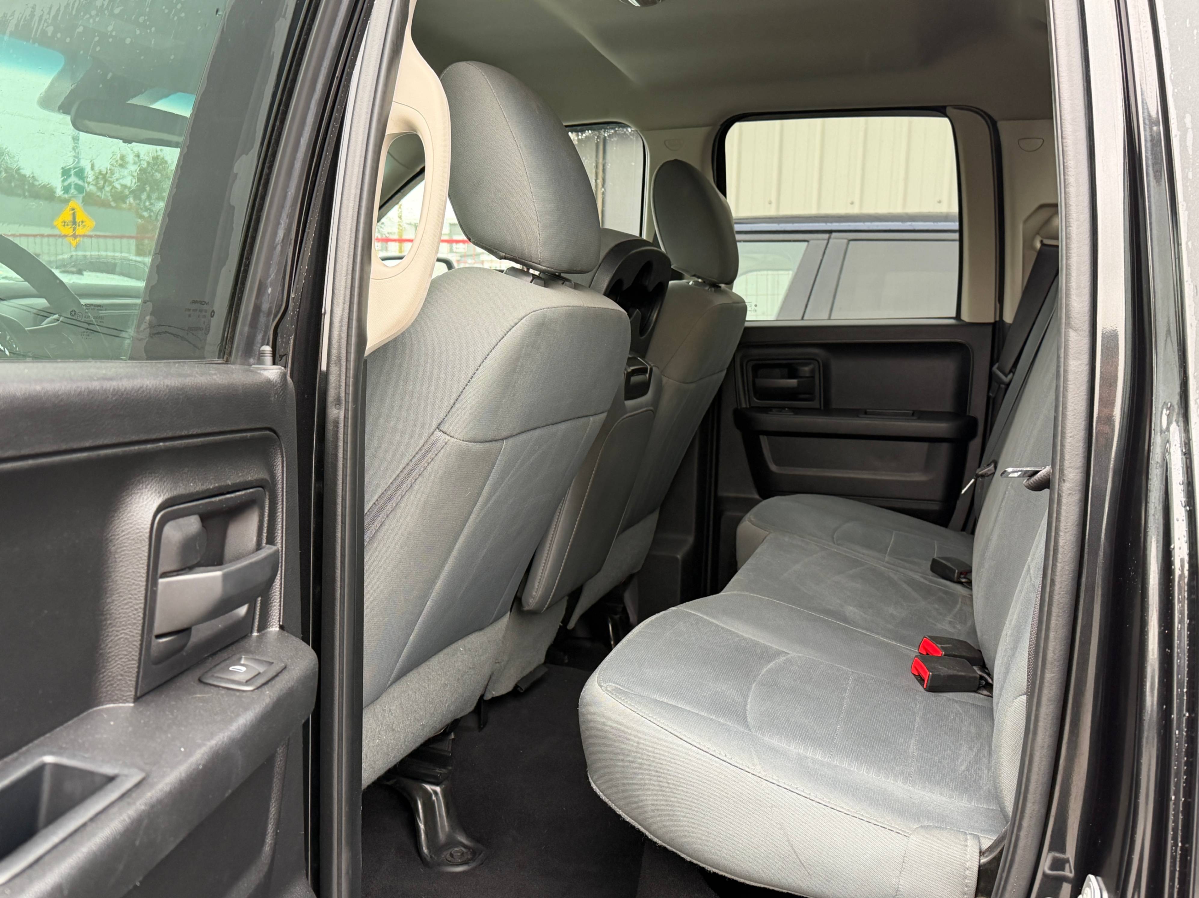 2017 Ram 1500 4WD Quad Cab 140.5" ST. NO ACCIDENTS. BC LOCAL VEHICLE., 温哥华, 全款车