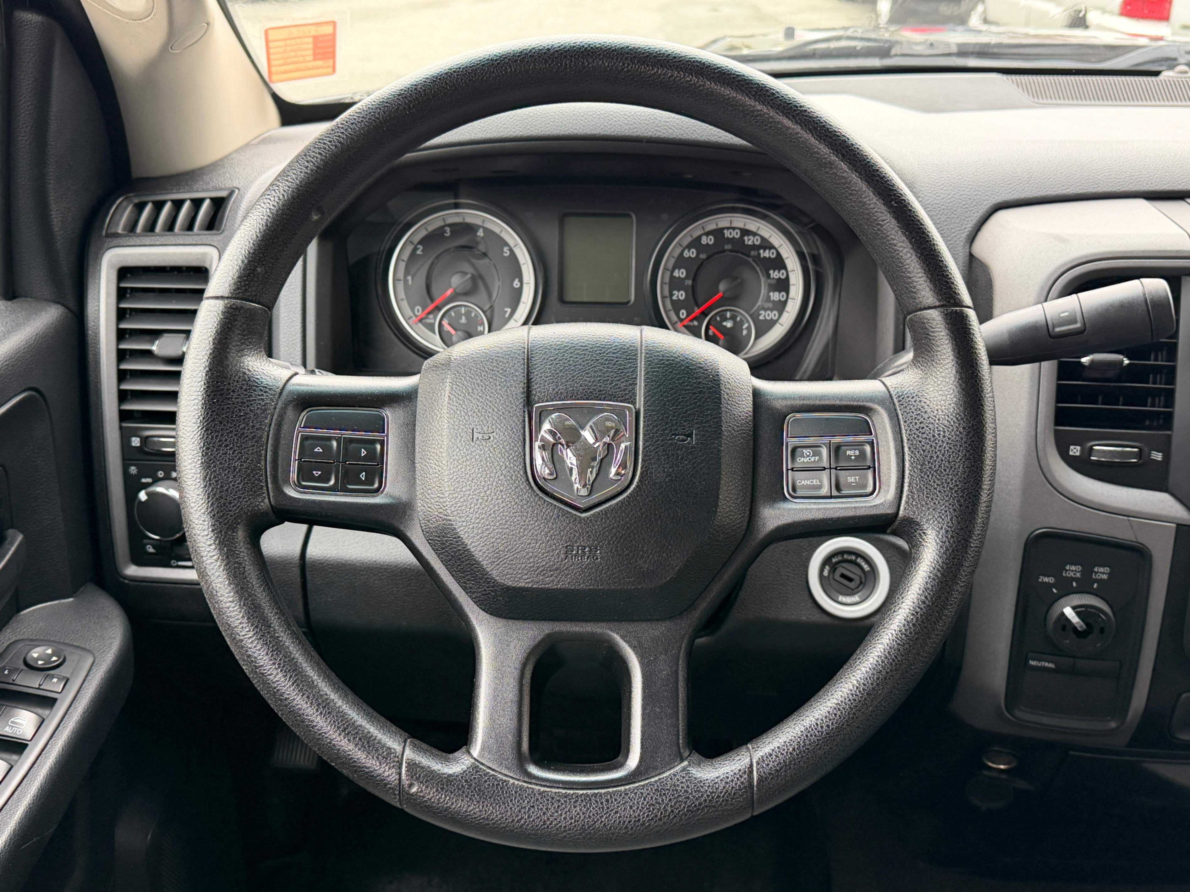 2017 Ram 1500 4WD Quad Cab 140.5" ST. NO ACCIDENTS. BC LOCAL VEHICLE., 温哥华, 全款车