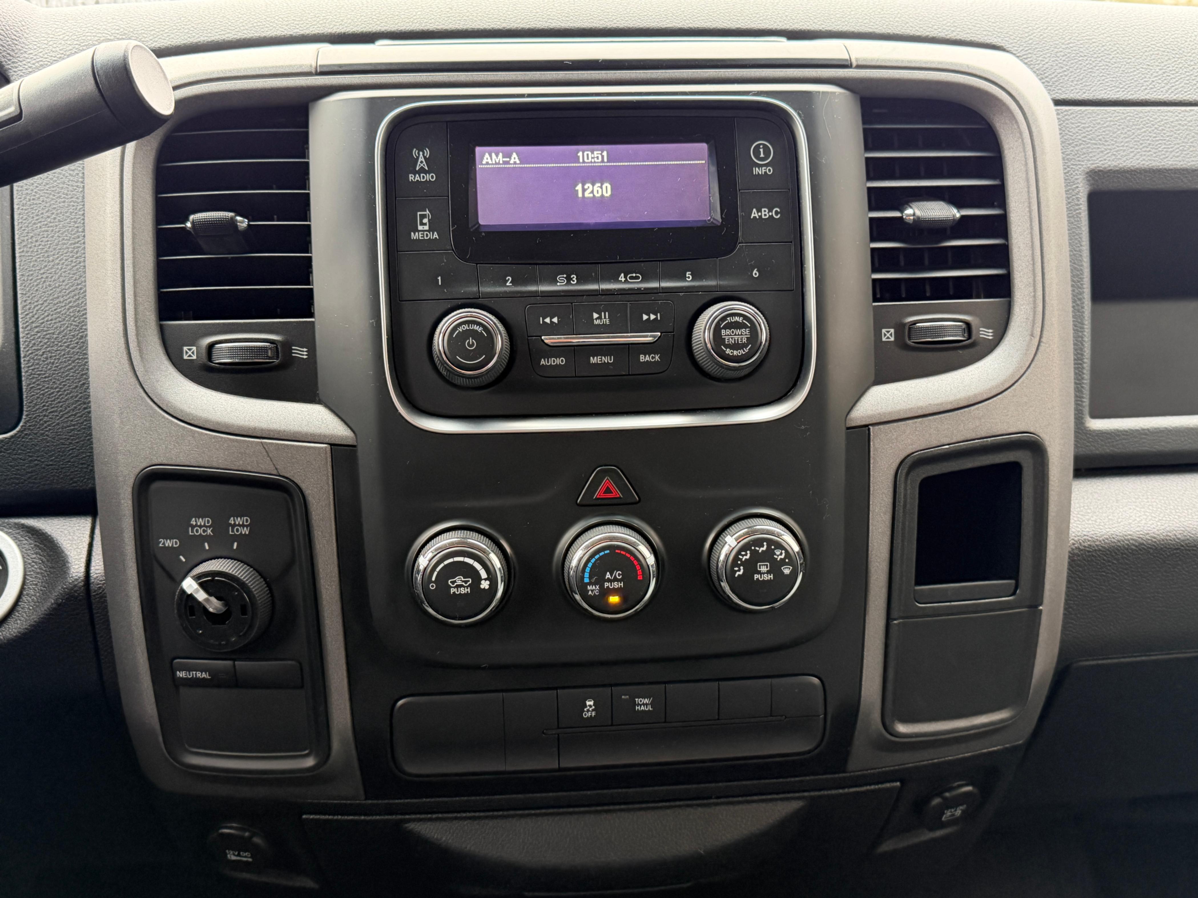 2017 Ram 1500 4WD Quad Cab 140.5" ST. NO ACCIDENTS. BC LOCAL VEHICLE., 温哥华, 全款车