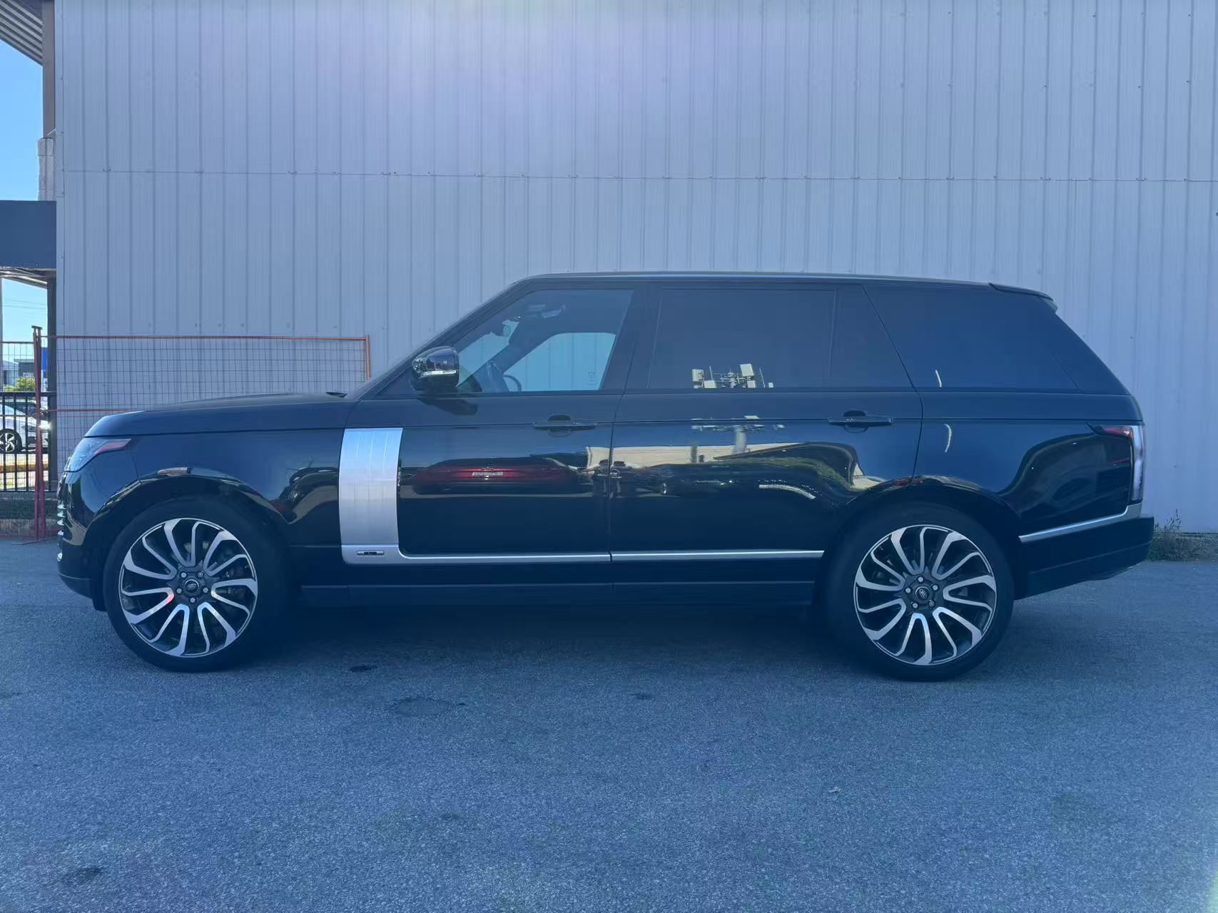 2018 Land Rover Range Rover V8 Supercharged LWB. BC LOCAL VEHICLE., Vancouver, Cash