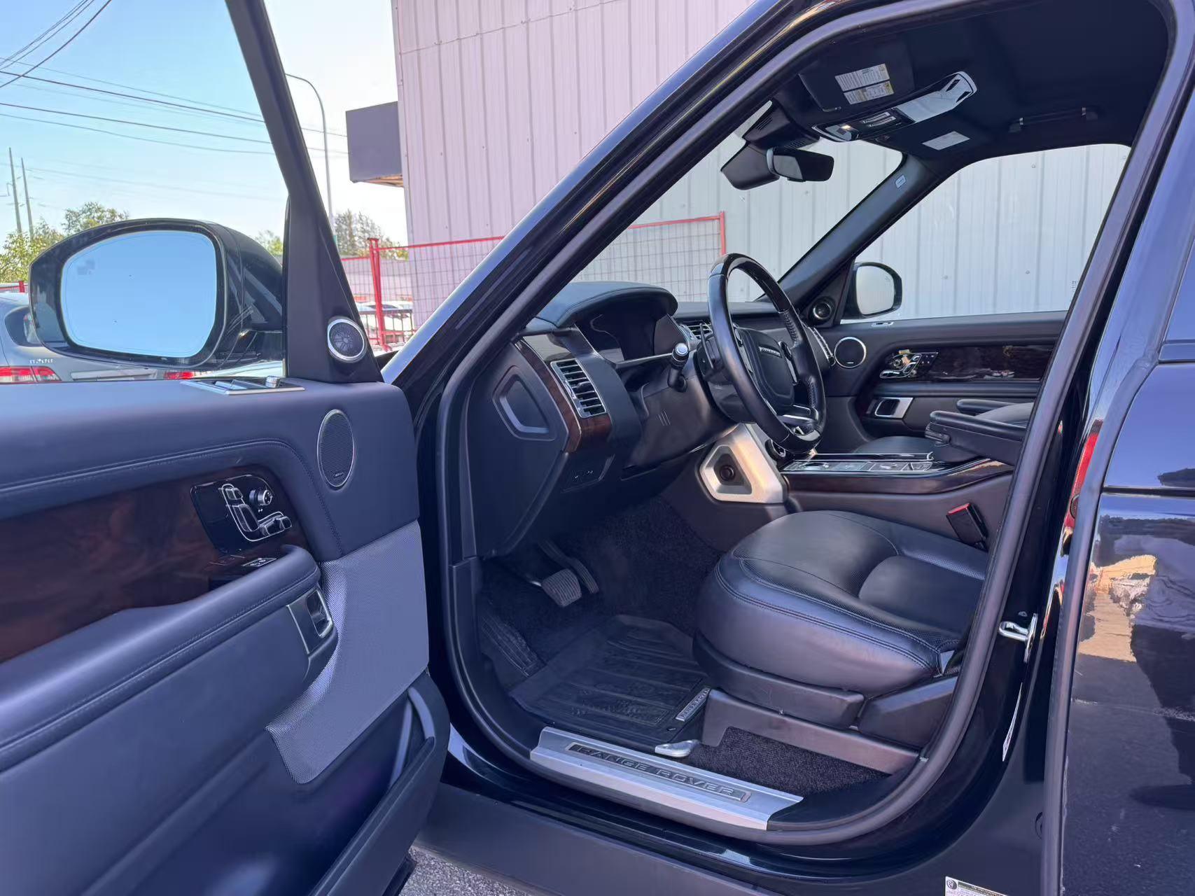 2018 Land Rover Range Rover V8 Supercharged LWB. BC LOCAL VEHICLE., Vancouver, Cash