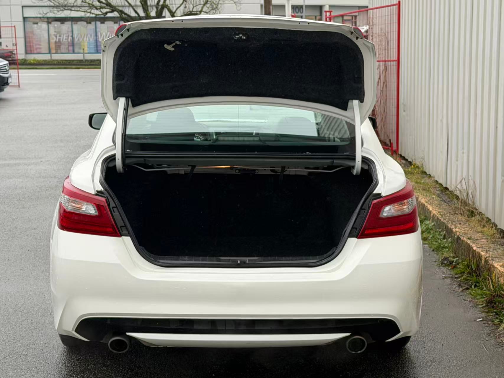 2018 Nissan Altima 2.5 SV. LOW MILEAGE., Vancouver, Cash