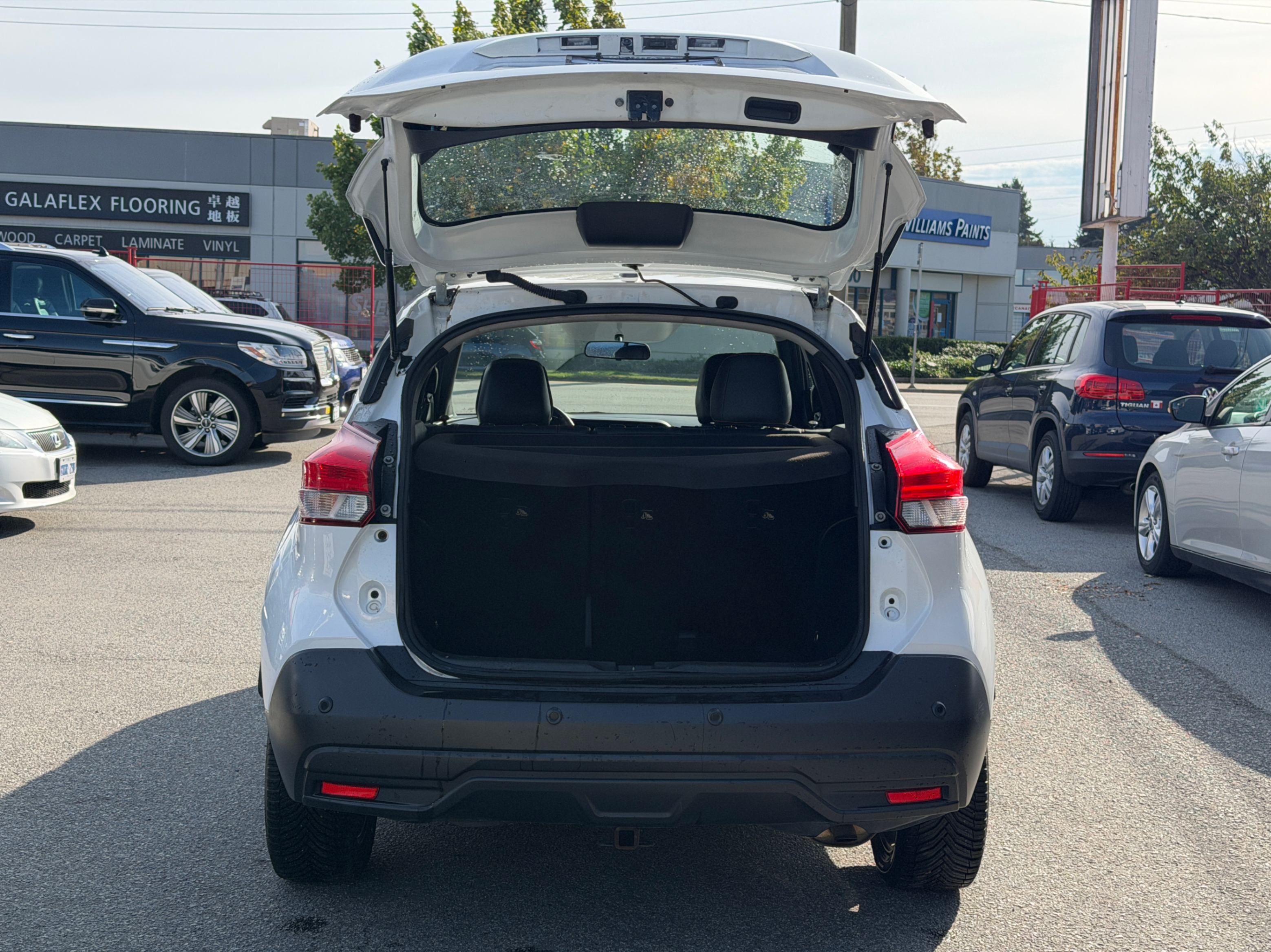 2018 Nissan Kicks SL. BC LOCAL VEHICLE. REBUILT TITLE*, Vancouver, Cash