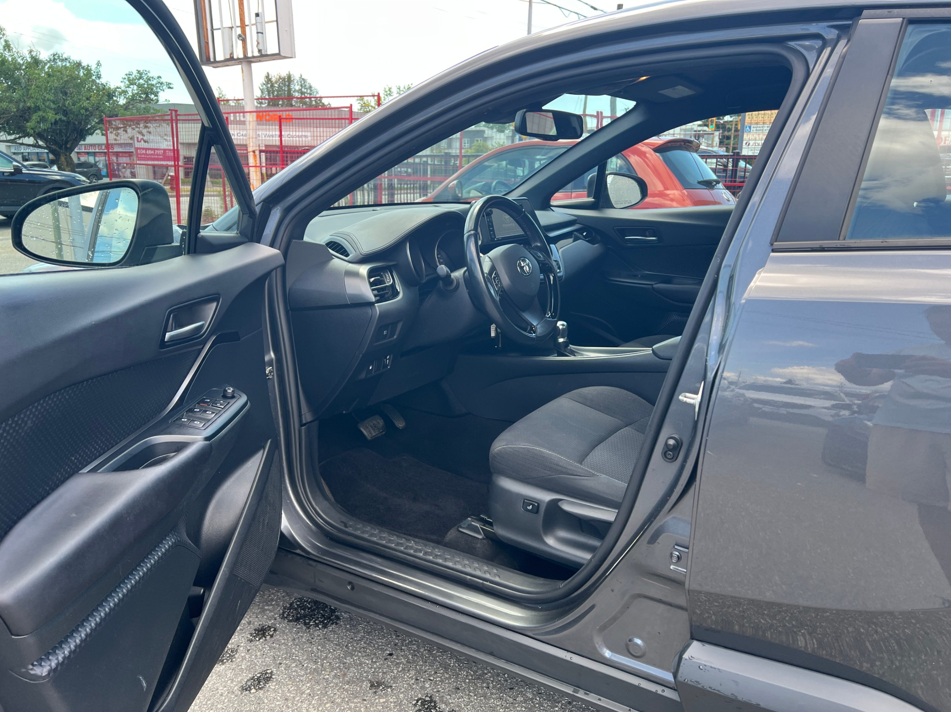 2018 Toyota C-HR FWD XLE, Vancouver, Cash