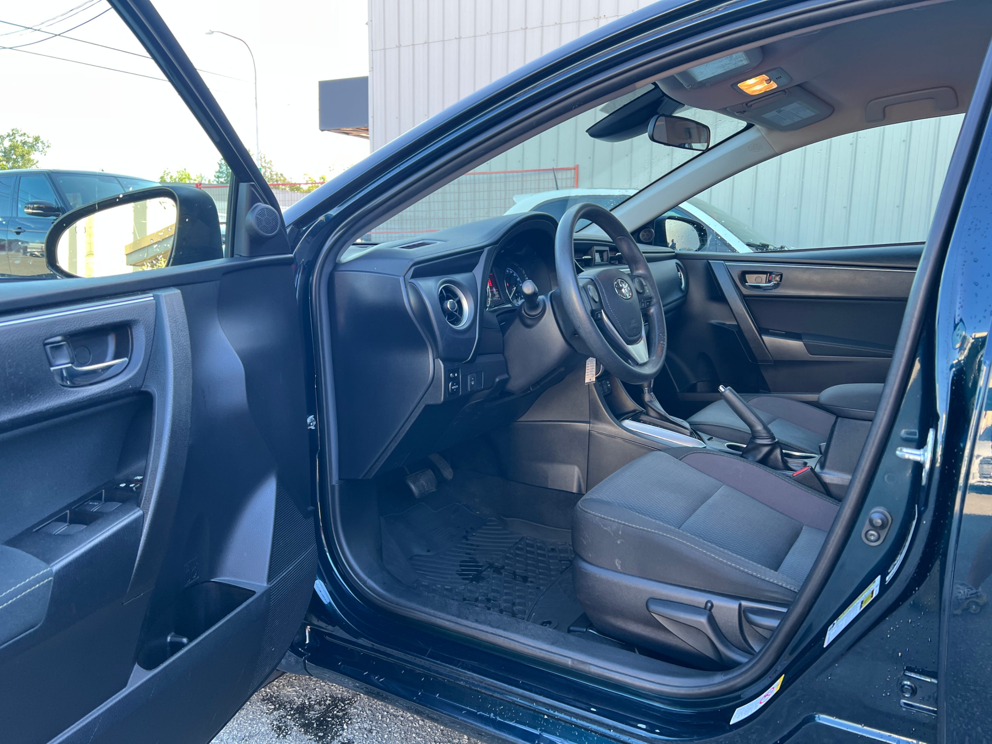 2018 Toyota Corolla LE. BC LOCAL VEHICLE., Vancouver, Cash