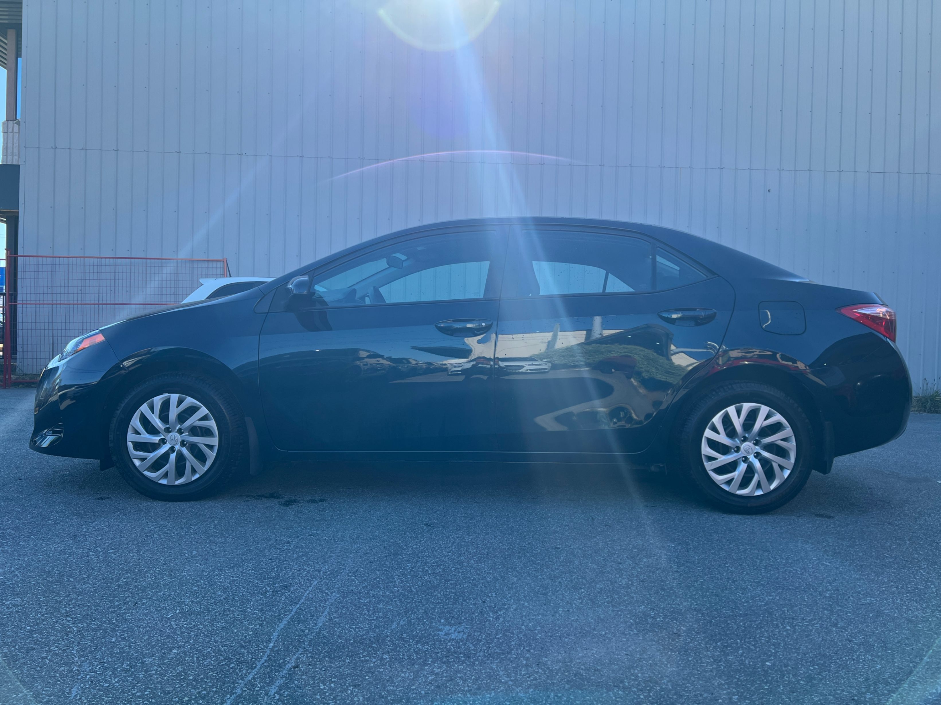 2018 Toyota Corolla LE. BC LOCAL VEHICLE., Vancouver, Cash