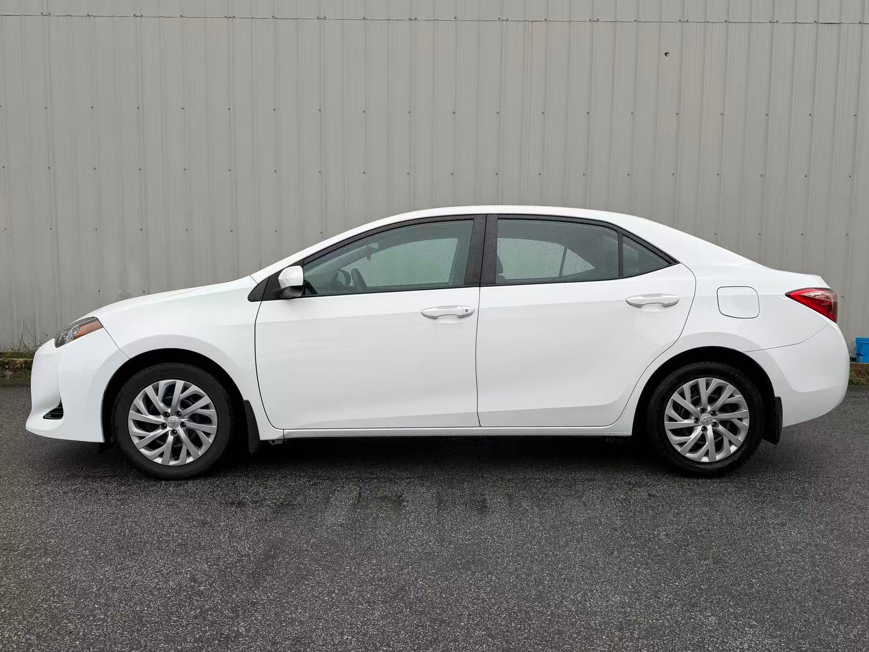 2018 Toyota Corolla LE. LOCAL BC VEHICLE., Vancouver, Cash