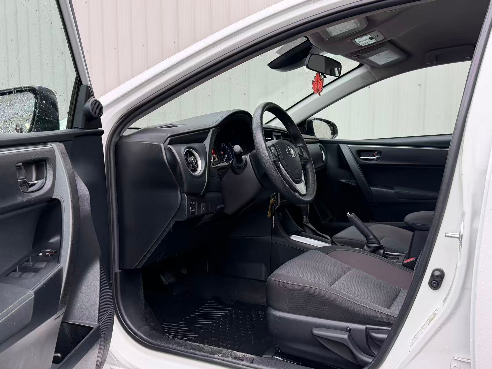 2018 Toyota Corolla LE. LOCAL BC VEHICLE., Vancouver, Cash