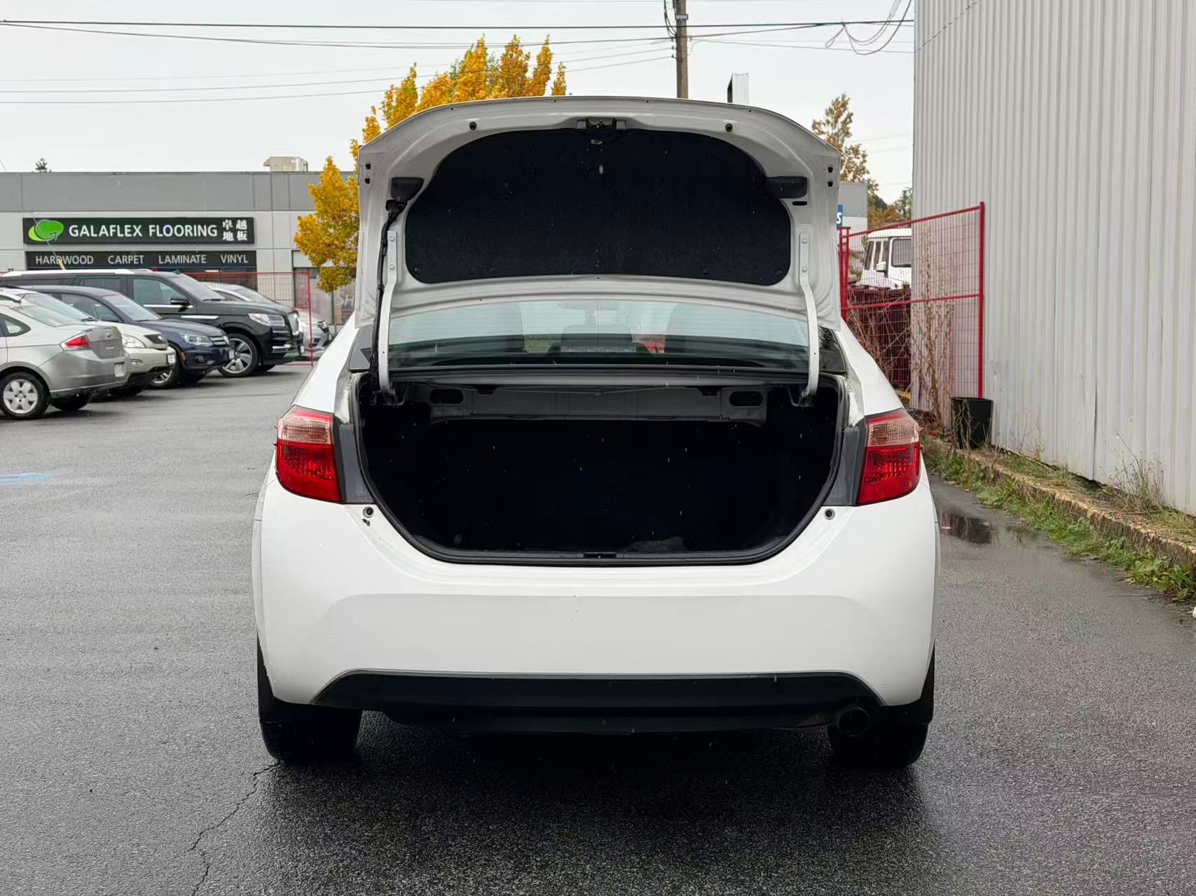 2018 Toyota Corolla LE. LOCAL BC VEHICLE., Vancouver, Cash