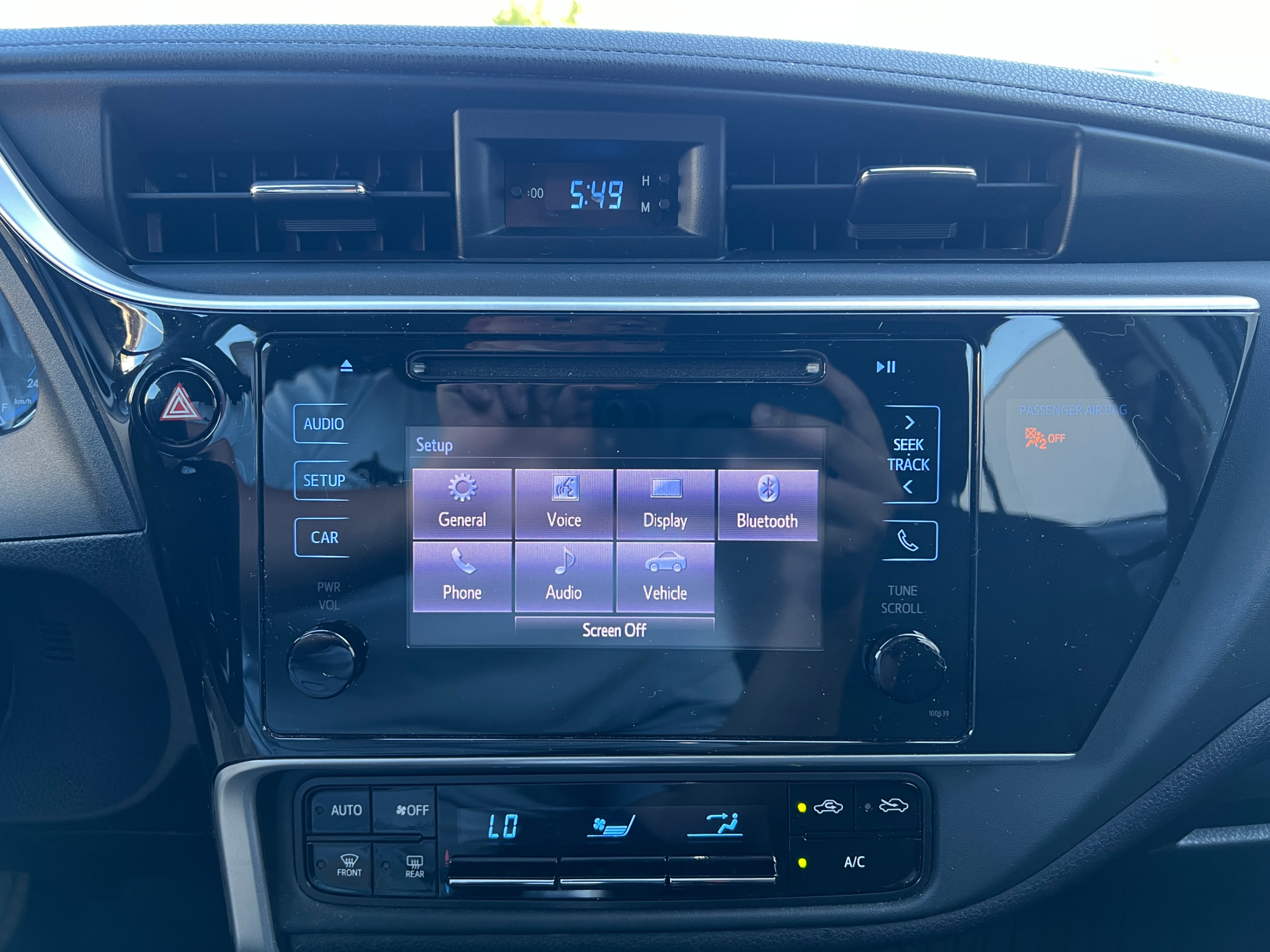 2018 Toyota Corolla LE. BC LOCAL VEHICLE., Vancouver, Cash