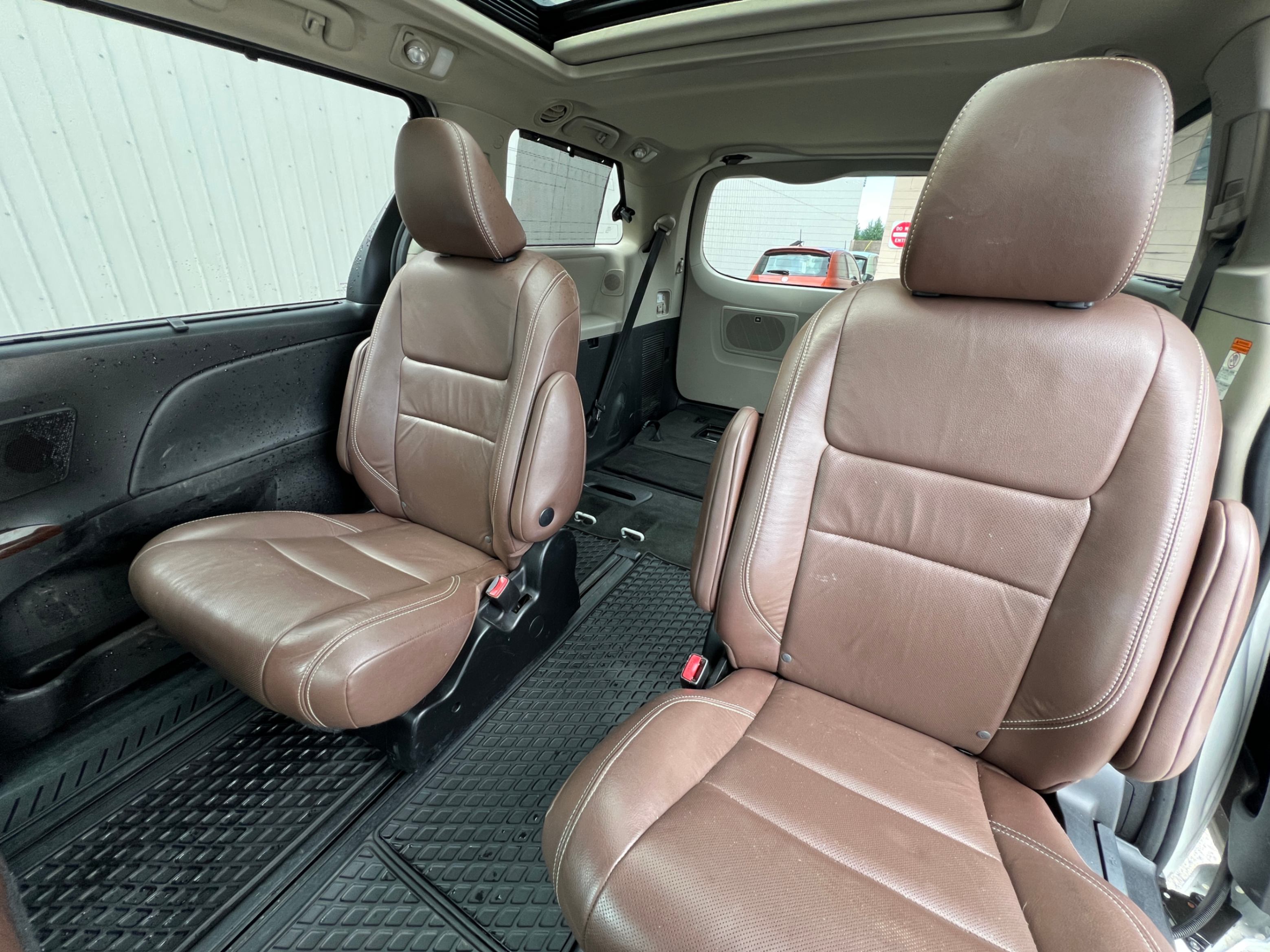 2018 Toyota Sienna LIMITED 7-Passenger AWD. FULLY LOADED. BC LOCAL VEHICLE., Vancouver, Cash