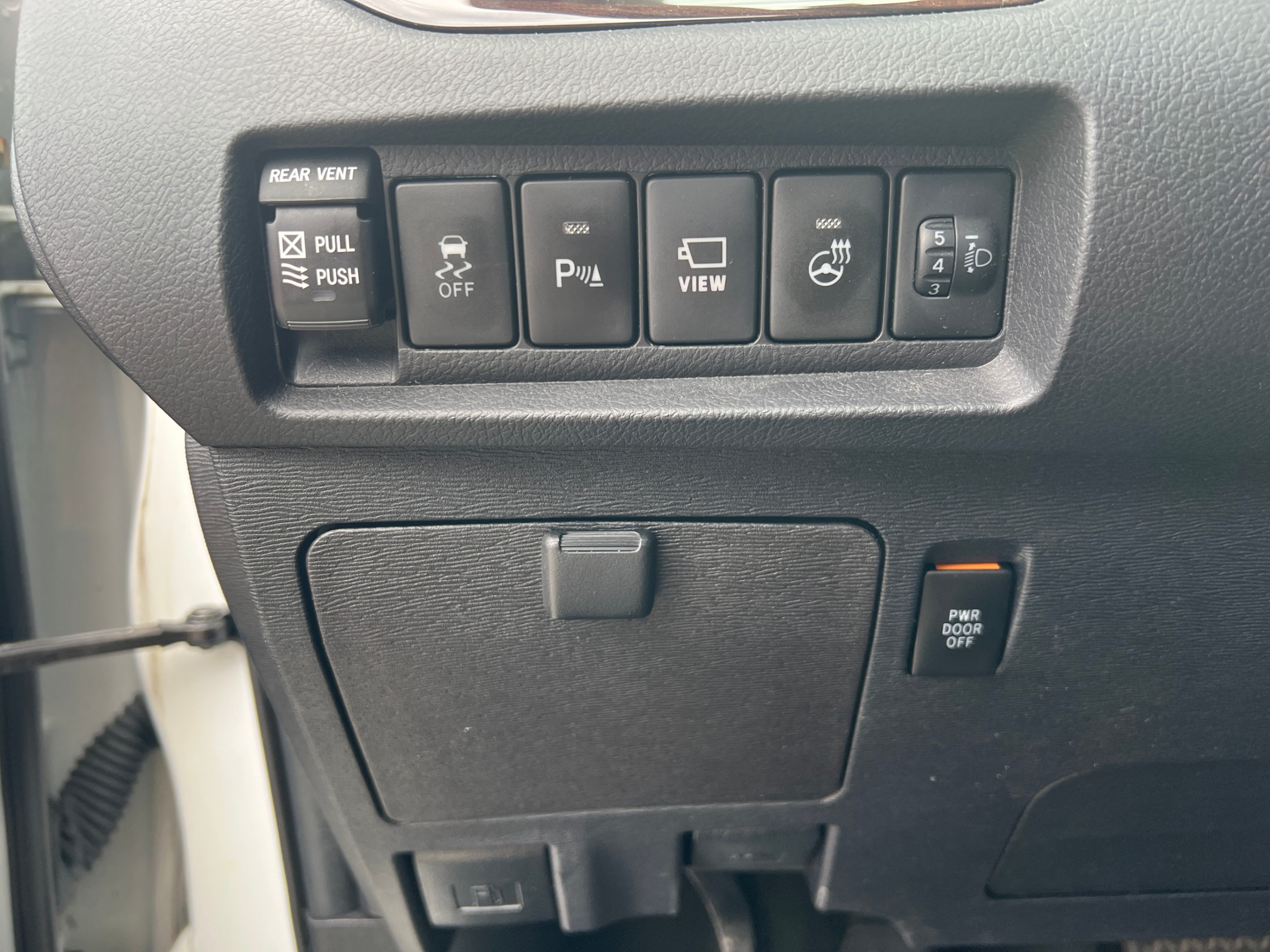2018 Toyota Sienna LIMITED 7-Passenger AWD. FULLY LOADED. BC LOCAL VEHICLE., Vancouver, Cash