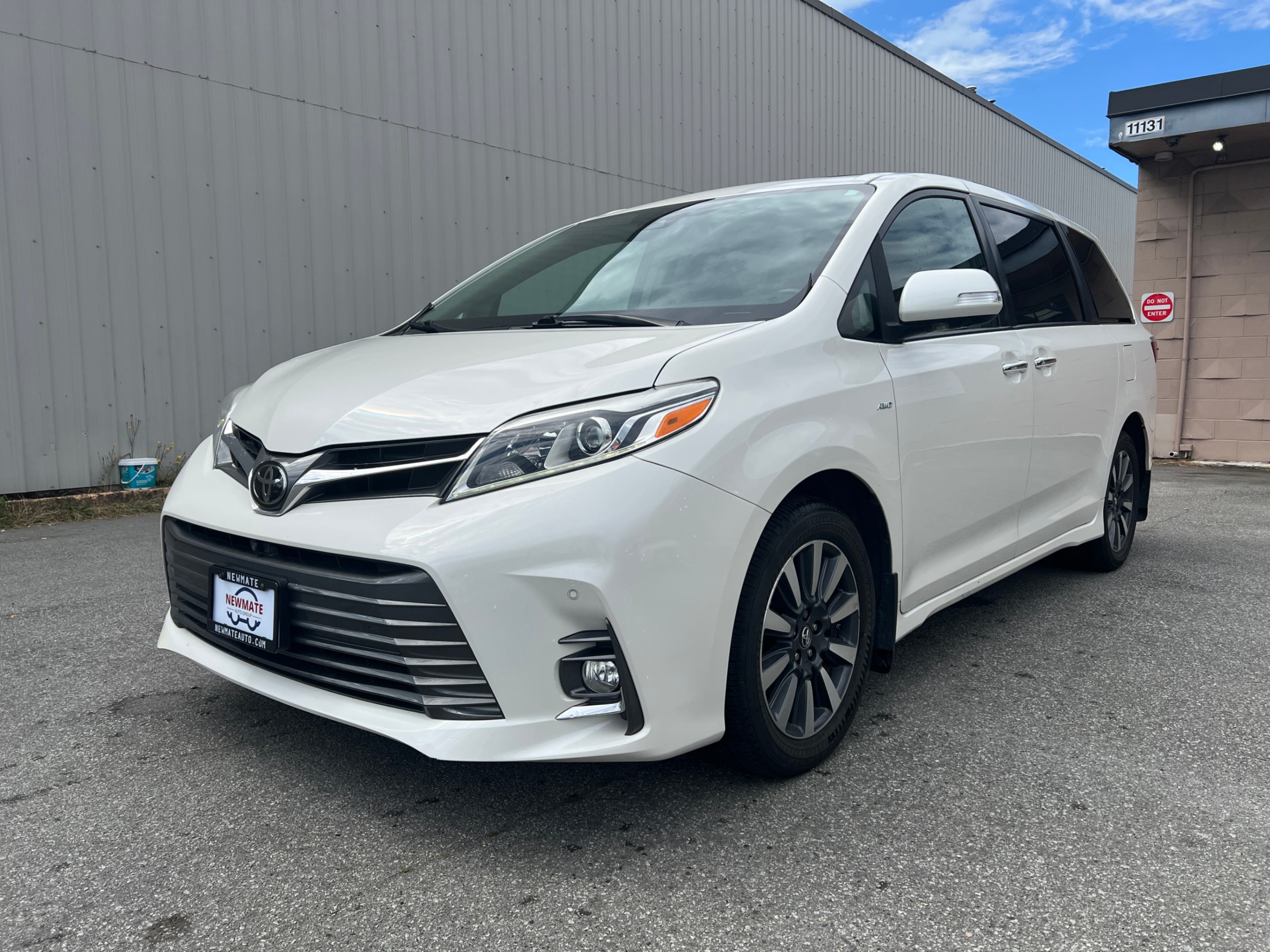 2018 Toyota Sienna LIMITED 7-Passenger AWD. FULLY LOADED. BC LOCAL VEHICLE., Vancouver, Cash