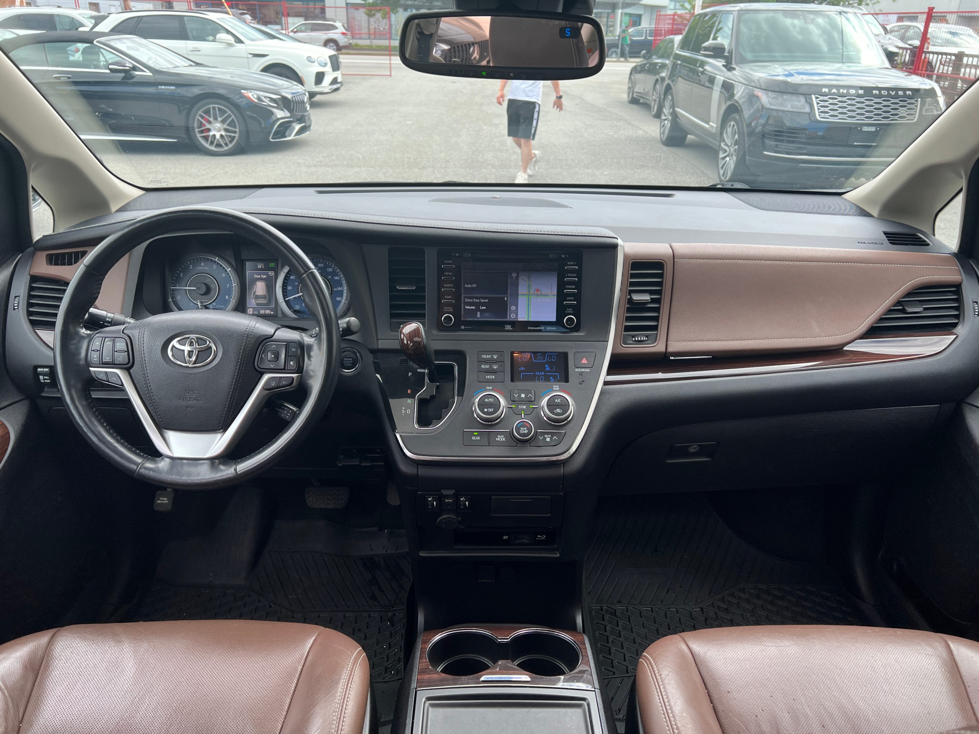 2018 Toyota Sienna LIMITED 7-Passenger AWD. FULLY LOADED. BC LOCAL VEHICLE., Vancouver, Cash