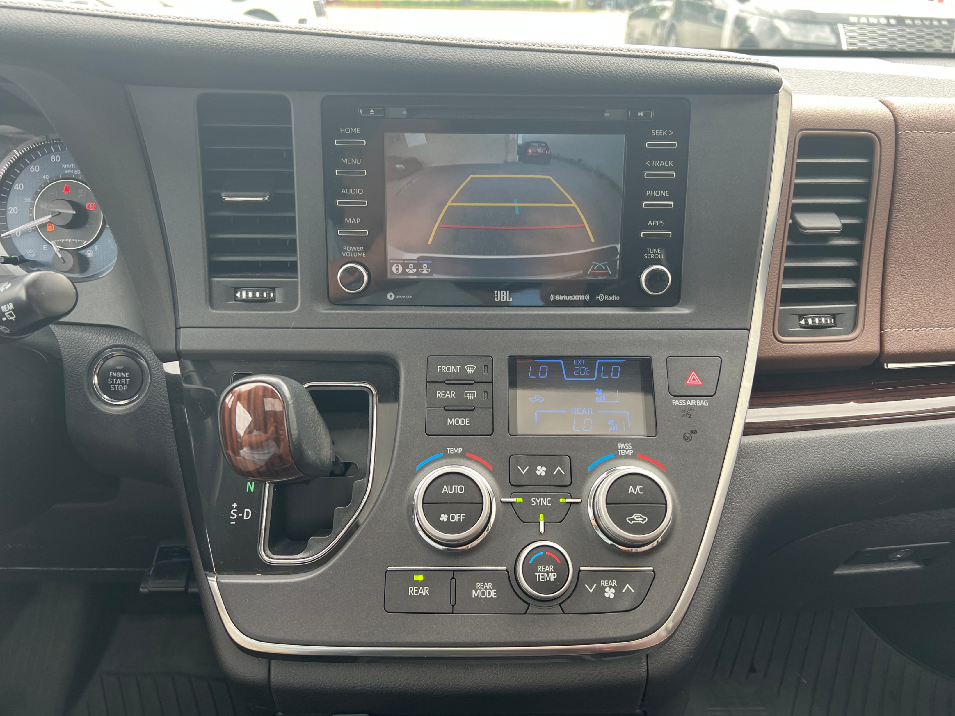 2018 Toyota Sienna LIMITED 7-Passenger AWD. FULLY LOADED. BC LOCAL VEHICLE., Vancouver, Cash
