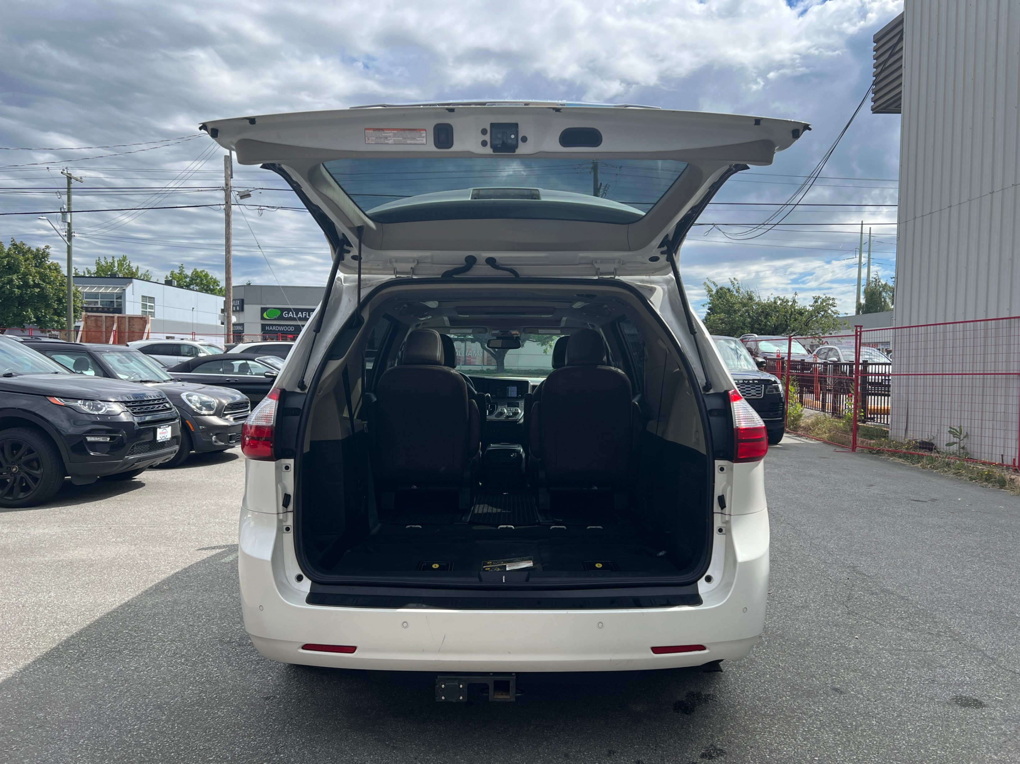 2018 Toyota Sienna LIMITED 7-Passenger AWD. FULLY LOADED. BC LOCAL VEHICLE., Vancouver, Cash