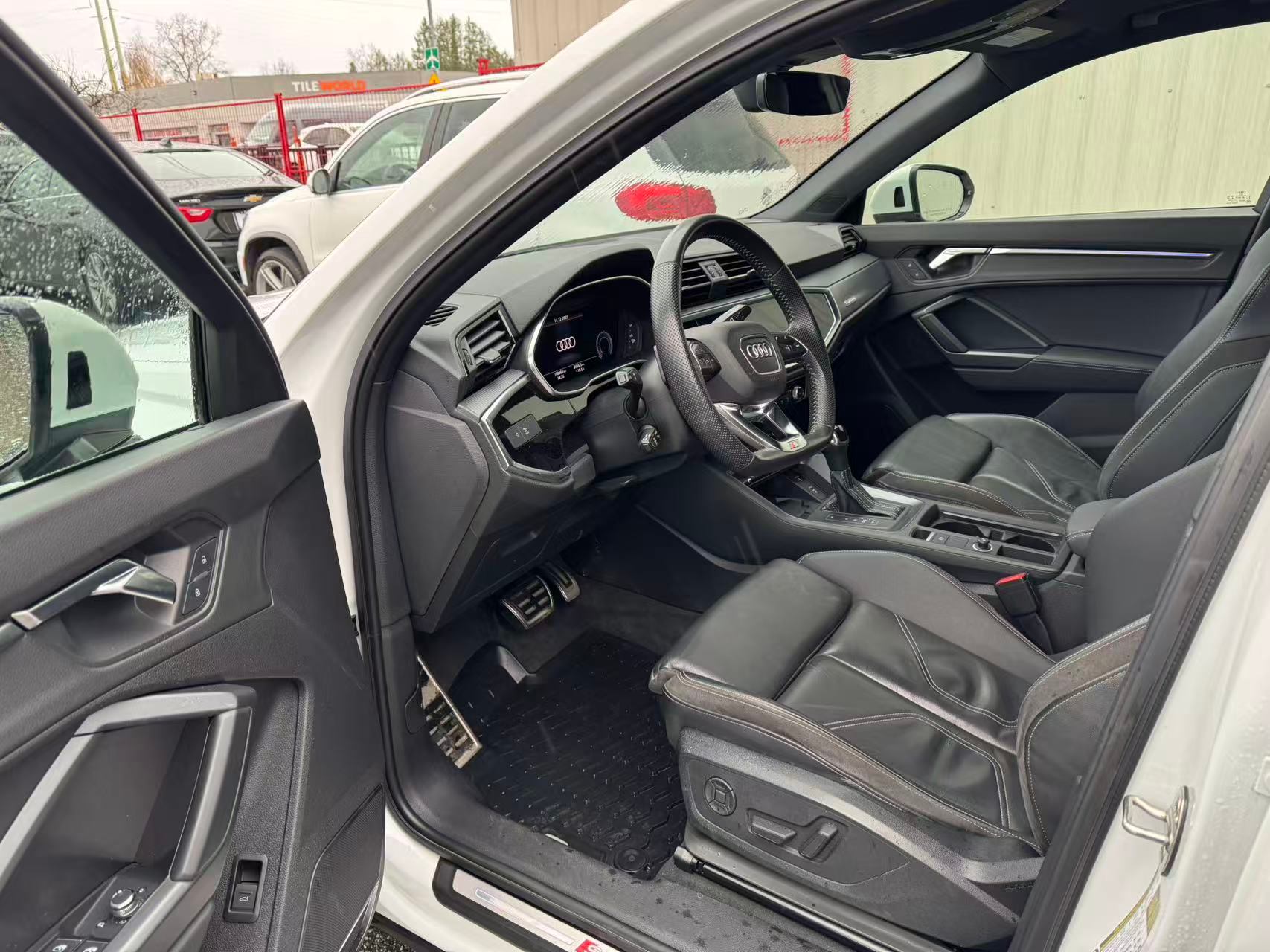 2019 Audi Q3 2.0 TFSI quattro Technik Tiptronic. LOCAL BC VEHICLE., Vancouver, Cash