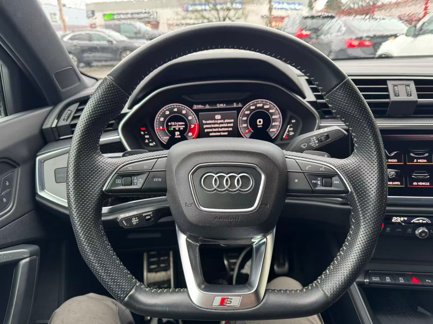 2019 Audi Q3 2.0 TFSI quattro Technik Tiptronic. LOCAL BC VEHICLE., Vancouver, Cash