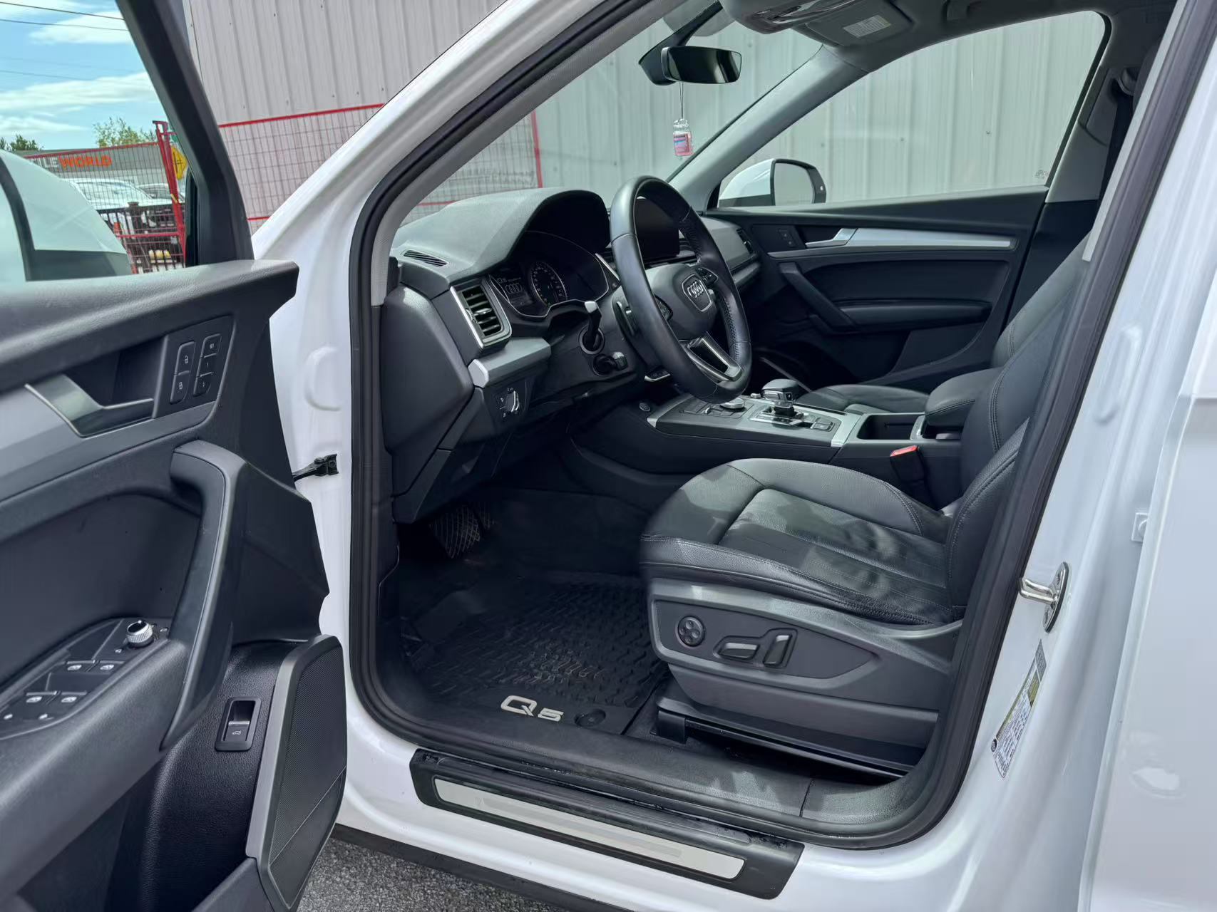 2019 Audi Q5 45 TFSI quattro. BC LOCAL VEHICLE. FULL SERVICED., Vancouver, Cash