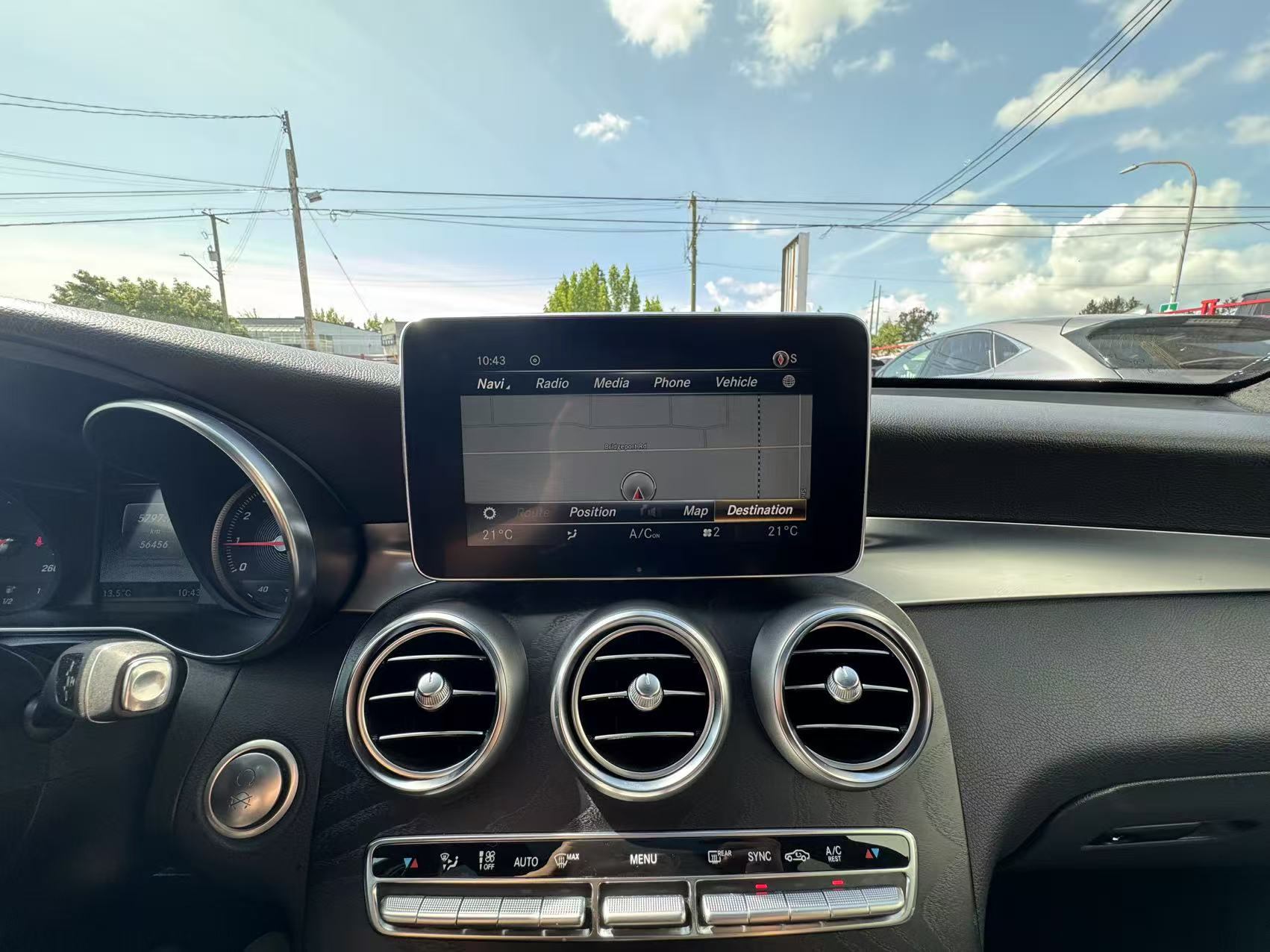 2019 Mercedes-Benz GLC-class GLC 300 4MATIC SUV. AMG PACKAGE. FULL SERVICE RECORD., Vancouver, Cash