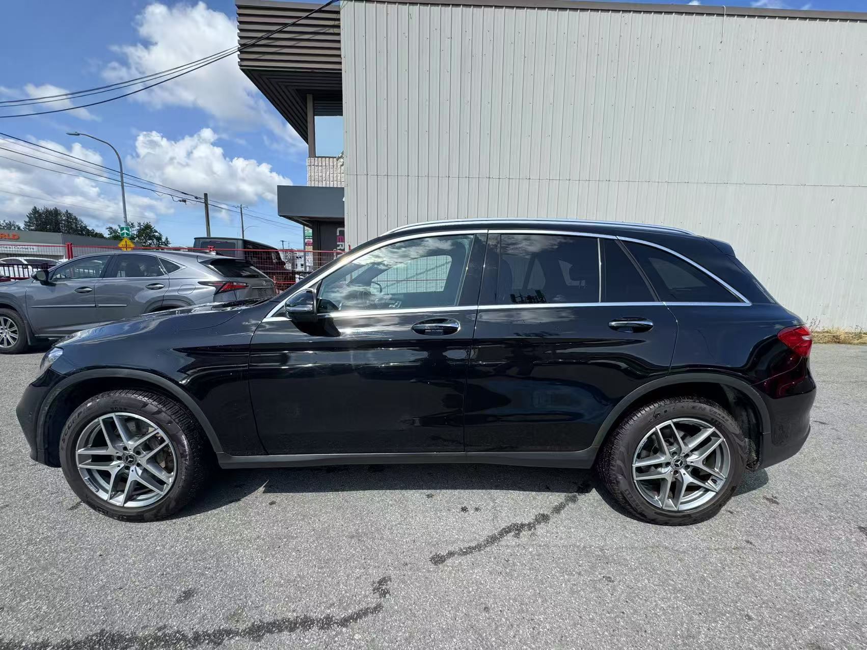2019 Mercedes-Benz GLC-class GLC 300 4MATIC SUV. AMG PACKAGE. FULL SERVICE RECORD., Vancouver, Cash