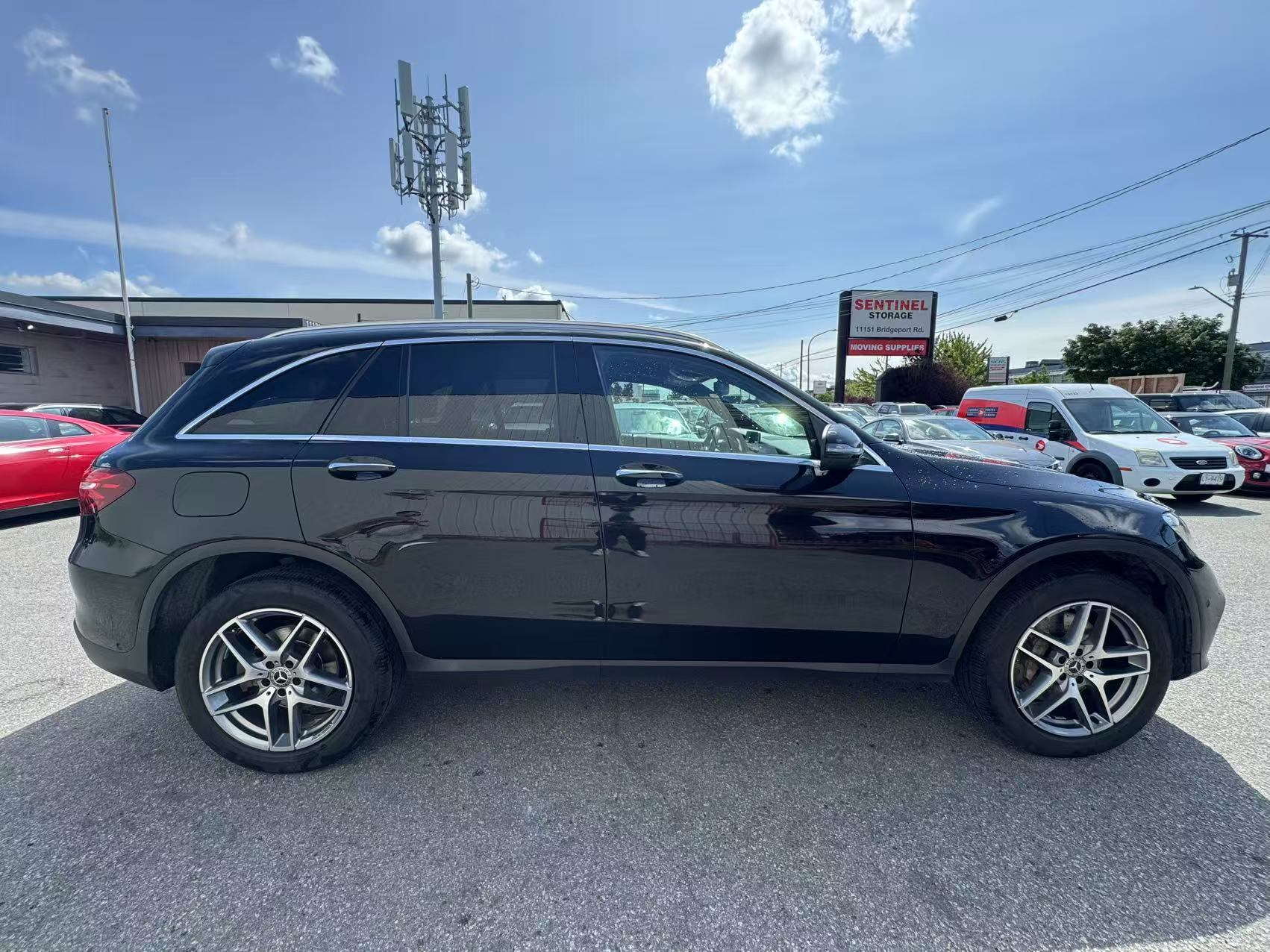 2019 Mercedes-Benz GLC-class GLC 300 4MATIC SUV. AMG PACKAGE. FULL SERVICE RECORD., Vancouver, Cash