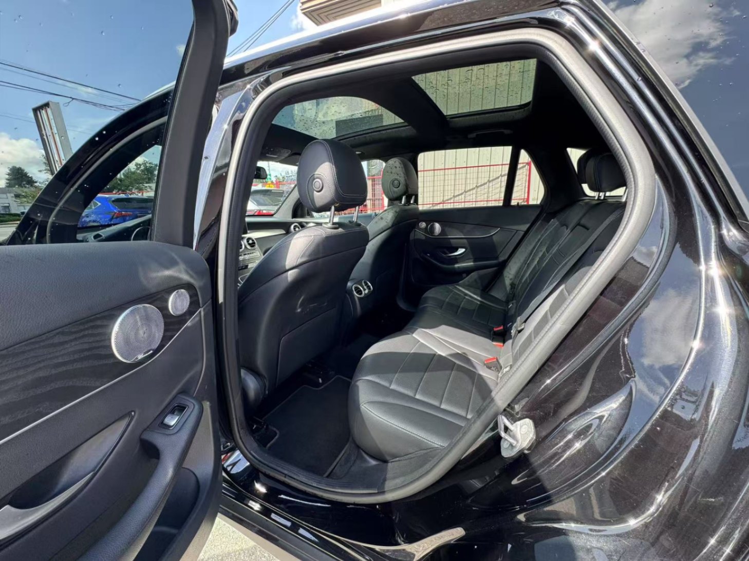 2019 Mercedes-Benz GLC-class GLC 300 4MATIC SUV. AMG PACKAGE. FULL SERVICE RECORD., Vancouver, Cash