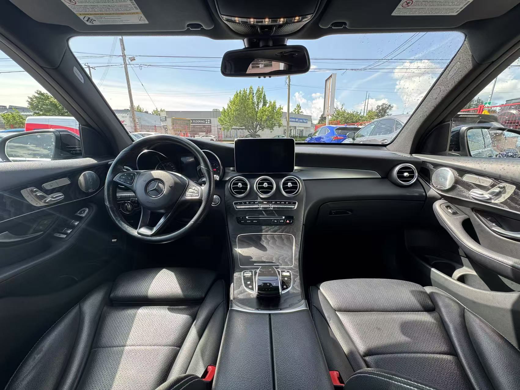 2019 Mercedes-Benz GLC-class GLC 300 4MATIC SUV. AMG PACKAGE. FULL SERVICE RECORD., Vancouver, Cash