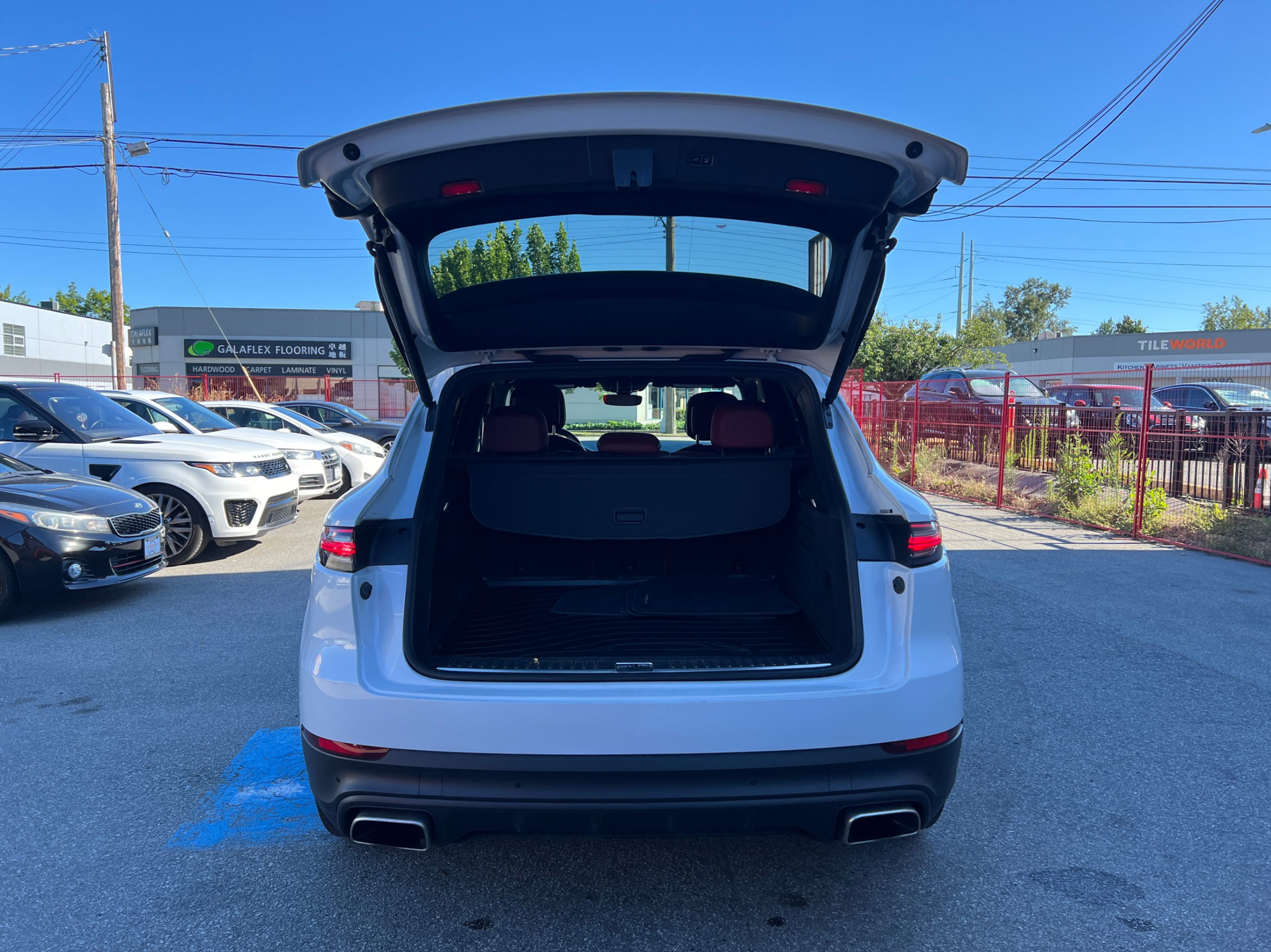 2019 Porsche Cayenne AWD. BC LOCAL VEHICLE., Vancouver, Cash
