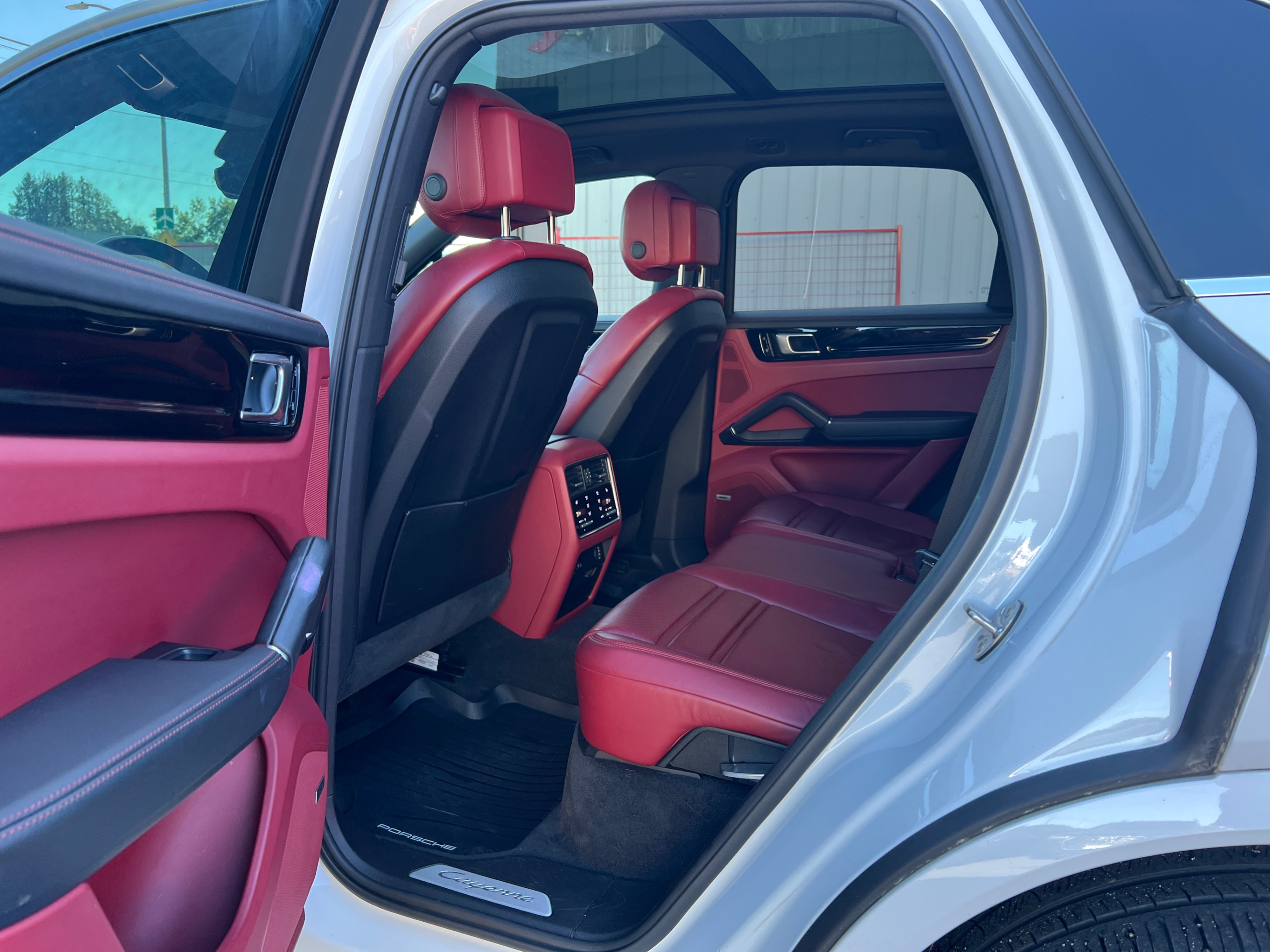 2019 Porsche Cayenne AWD. BC LOCAL VEHICLE., Vancouver, Cash