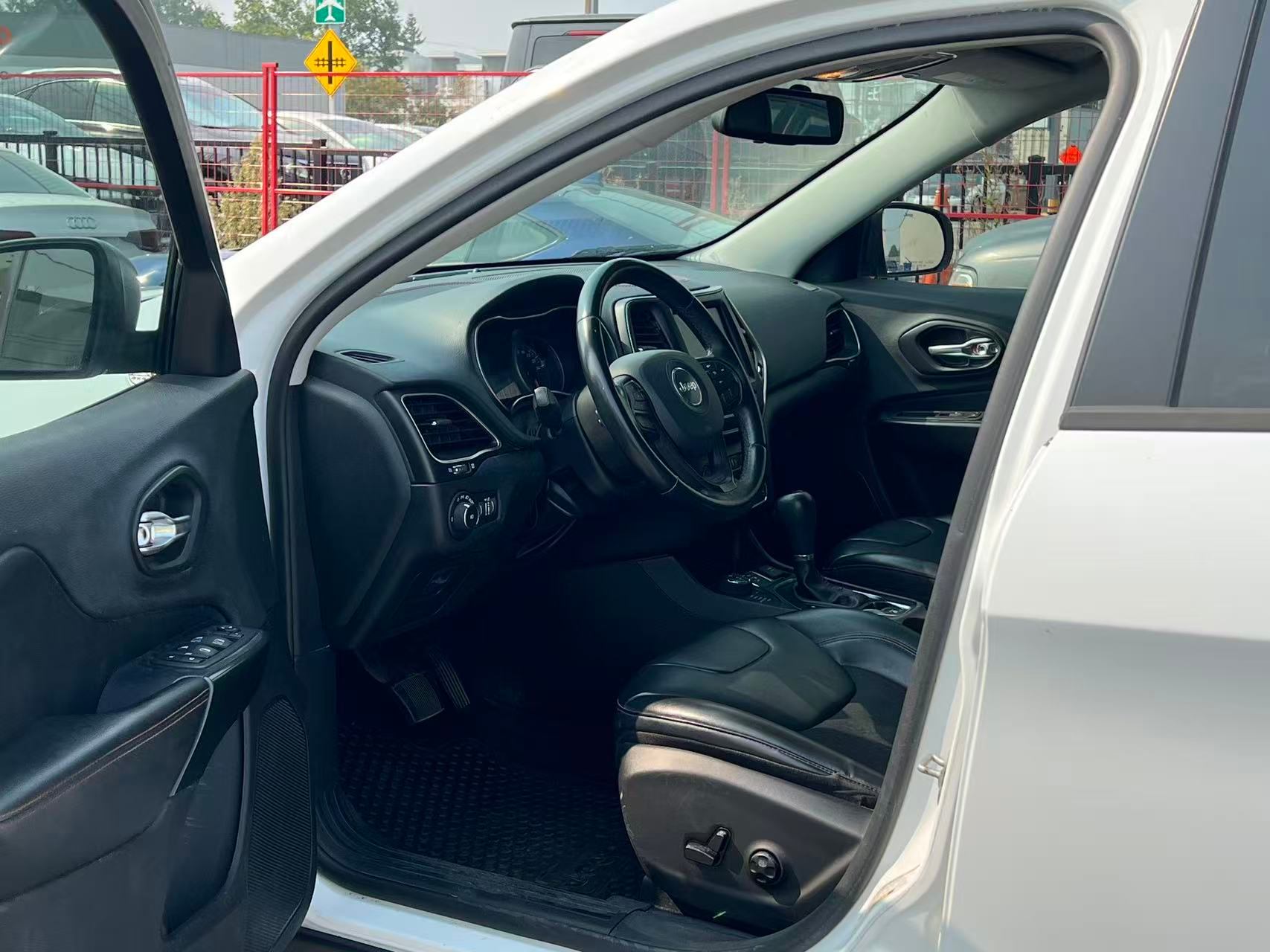 2020 Jeep Cherokee Trailhawk 4x4. BC LOCAL VEHICLE. FULL SERVICE RECORD., 温哥华, 全款车