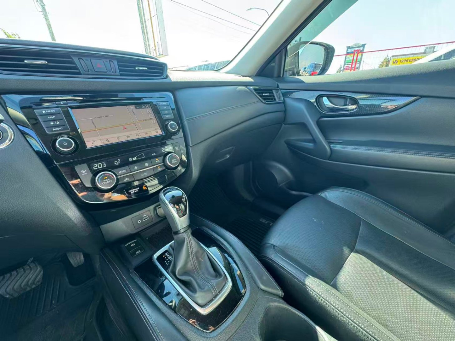 2020 Nissan Rogue AWD SL. BC LOCAL VEHICLE. FULL SERVICE RECORD., Vancouver, Cash