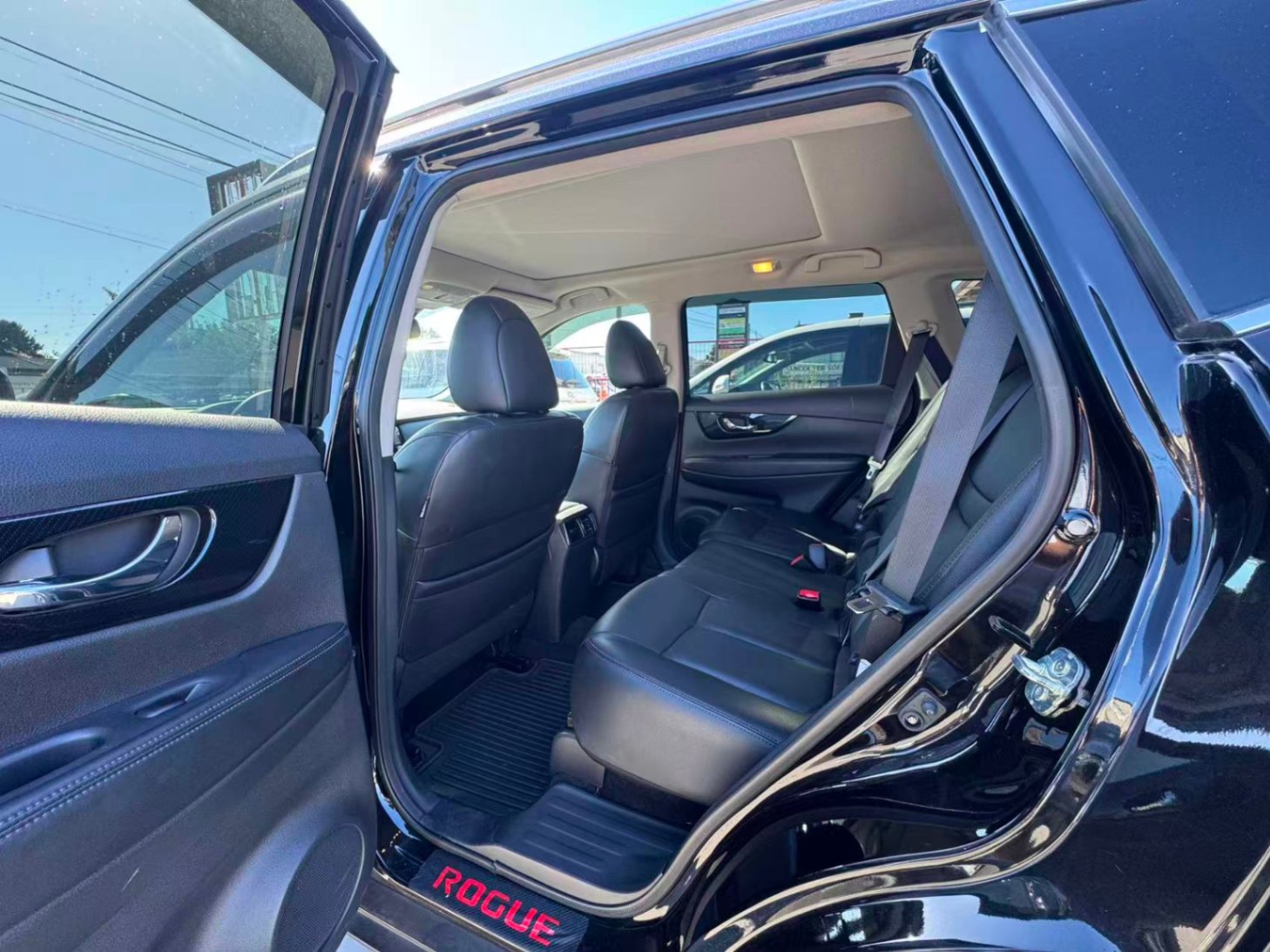 2020 Nissan Rogue AWD SL. BC LOCAL VEHICLE. FULL SERVICE RECORD., Vancouver, Cash