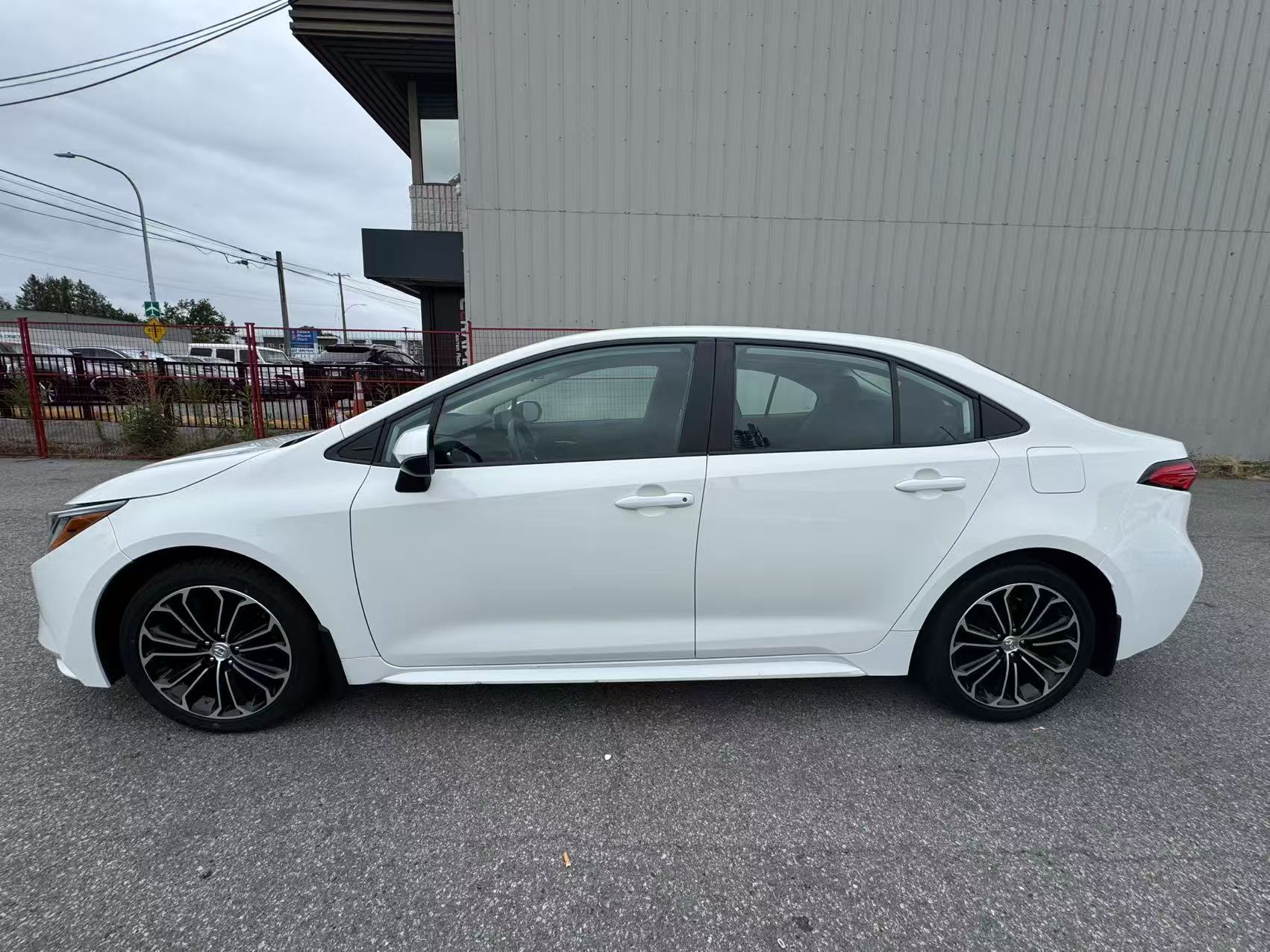 2021 Toyota Corolla LE. BC LOCAL VEHICLE., Vancouver, Cash