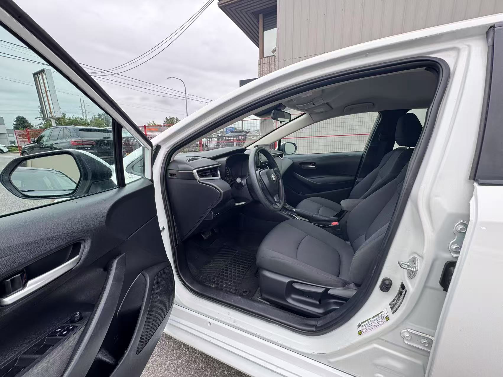 2021 Toyota Corolla LE. BC LOCAL VEHICLE., Vancouver, Cash