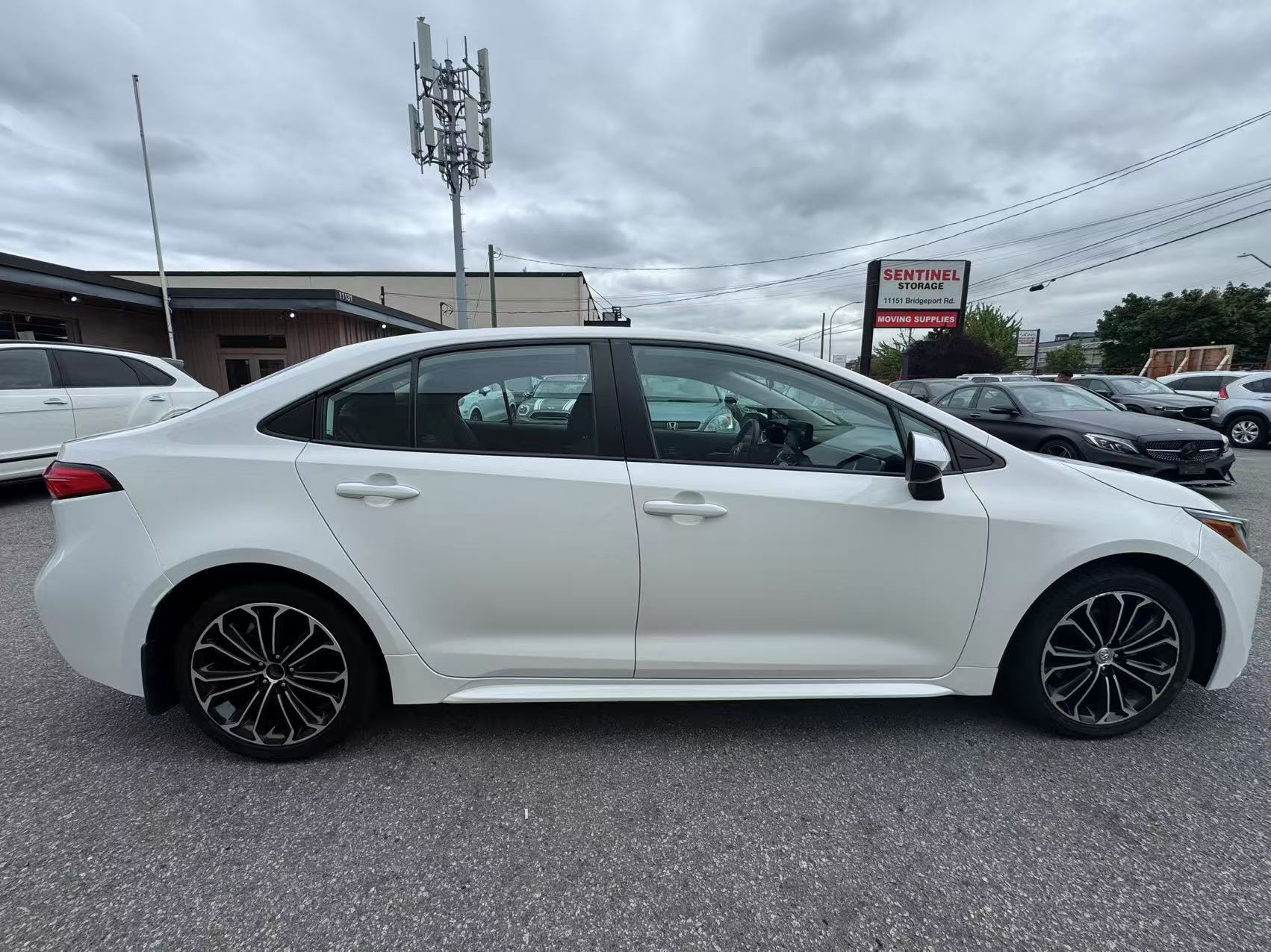 2021 Toyota Corolla LE. BC LOCAL VEHICLE., Vancouver, Cash