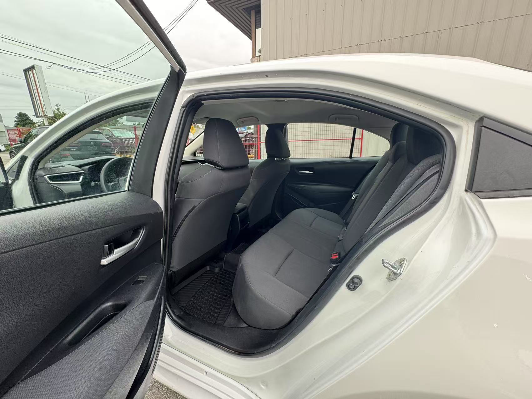 2021 Toyota Corolla LE. BC LOCAL VEHICLE., Vancouver, Cash