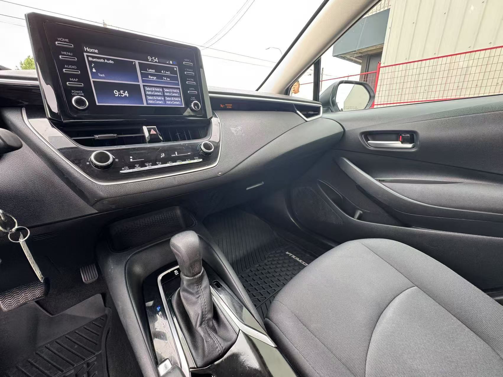 2021 Toyota Corolla LE. BC LOCAL VEHICLE., Vancouver, Cash